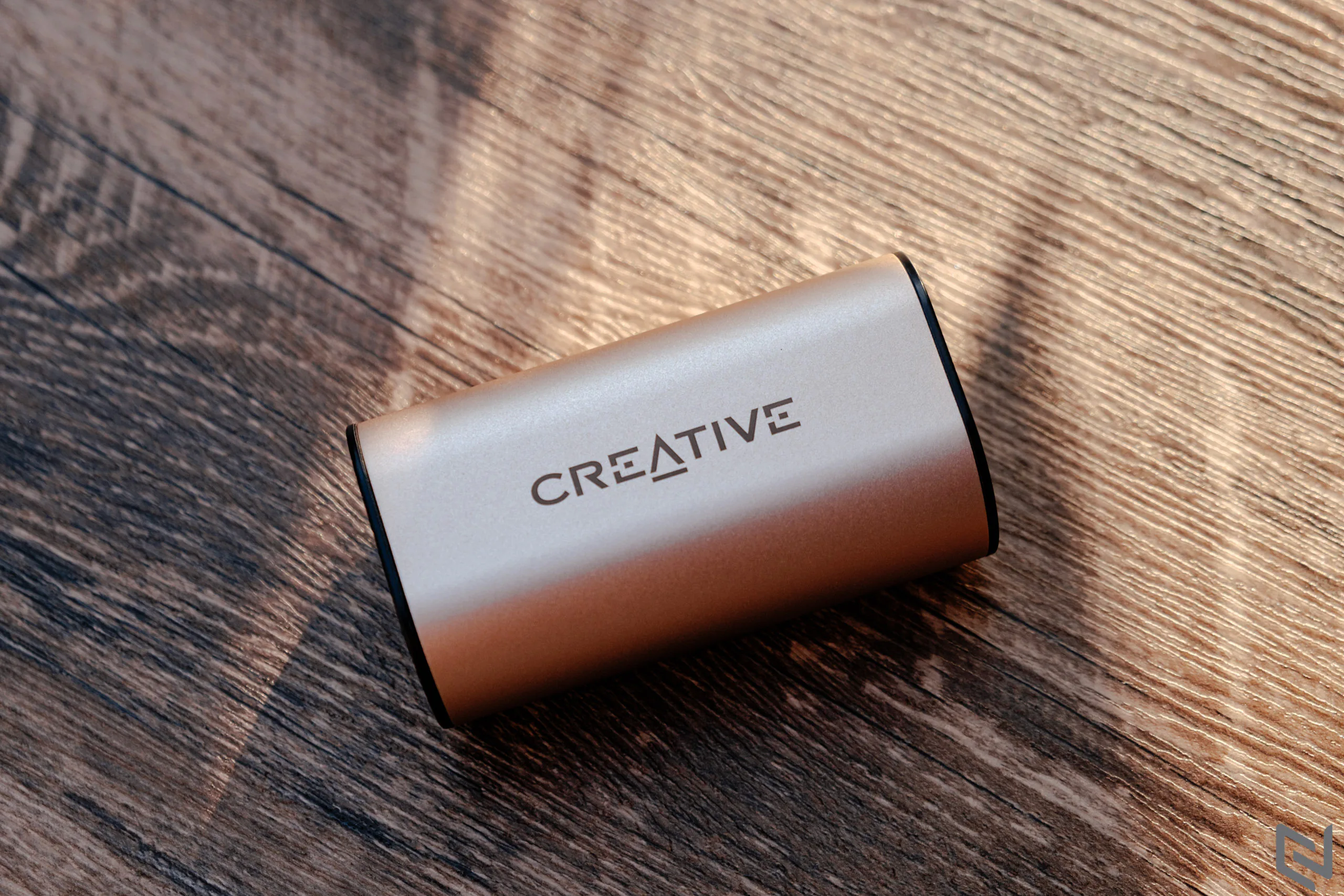 Đánh giá tai nghe true wireless Creative Outlier Gold: Thời lượng pin trâu, chất âm cân bằng và kiểu dáng sang trọng