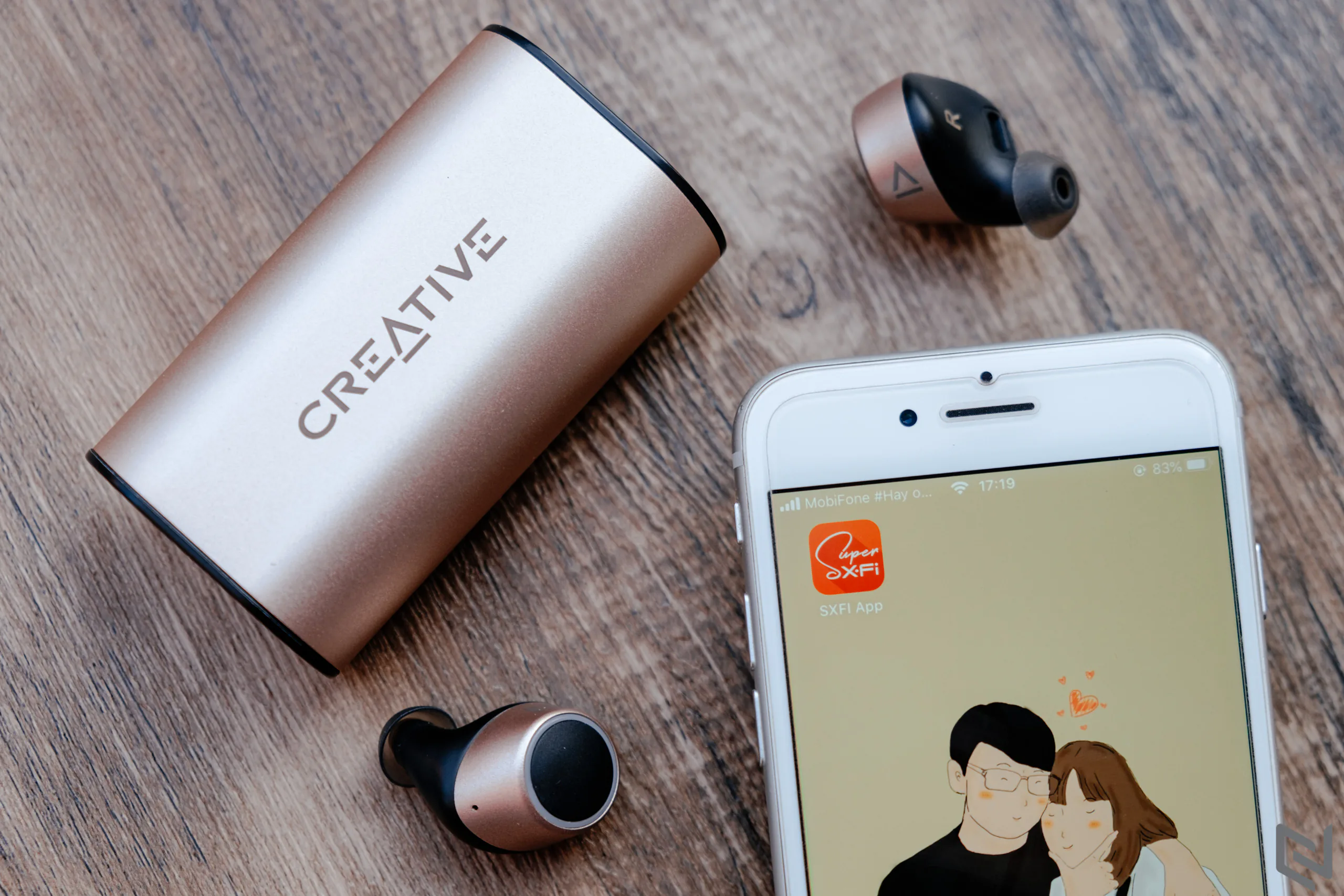 Đánh giá tai nghe true wireless Creative Outlier Gold: Thời lượng pin trâu, chất âm cân bằng và kiểu dáng sang trọng