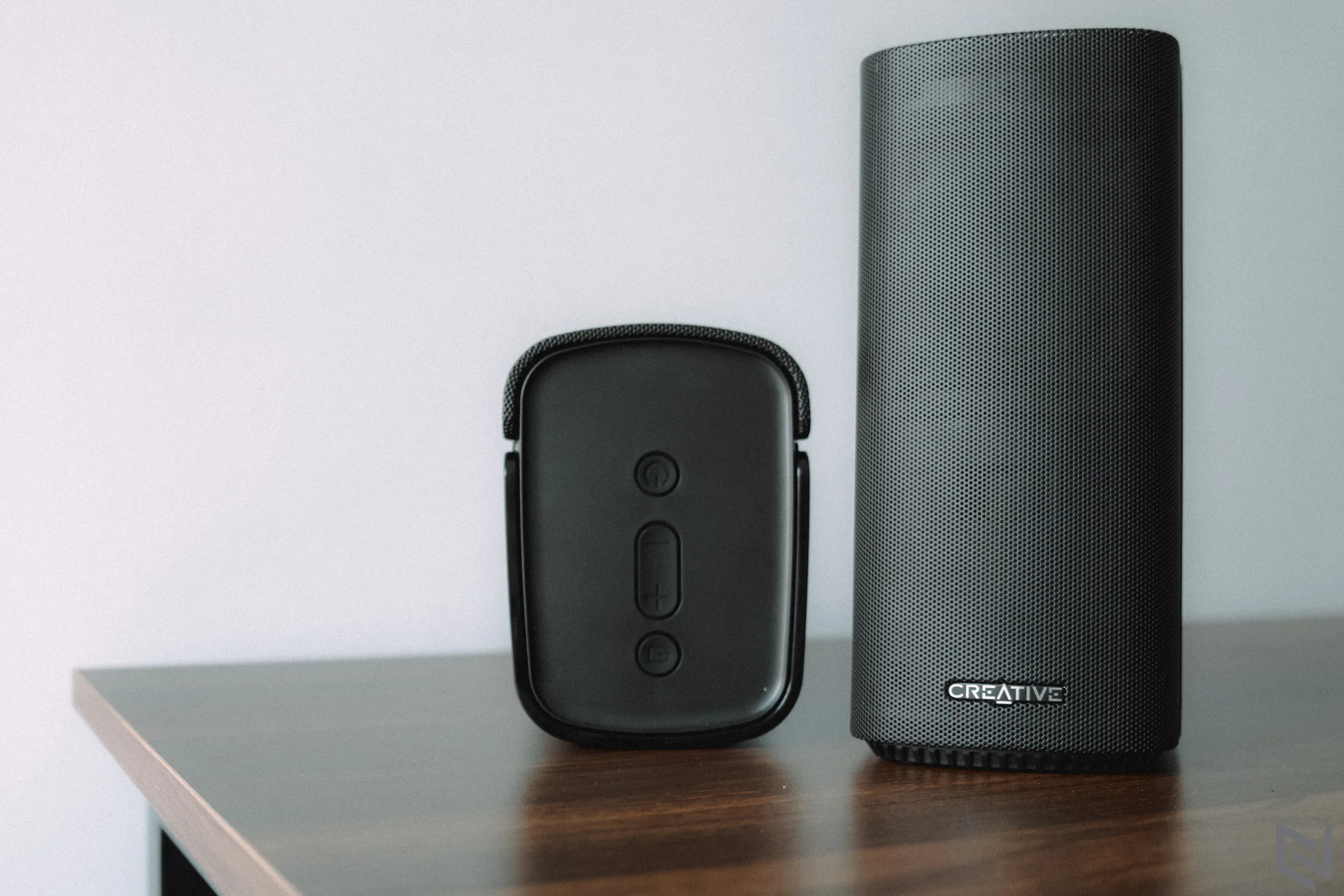 Trên tay loa để bàn Creative T100: Nhỏ gọn, chất âm hay và đa năng với kết nối Bluetooth
