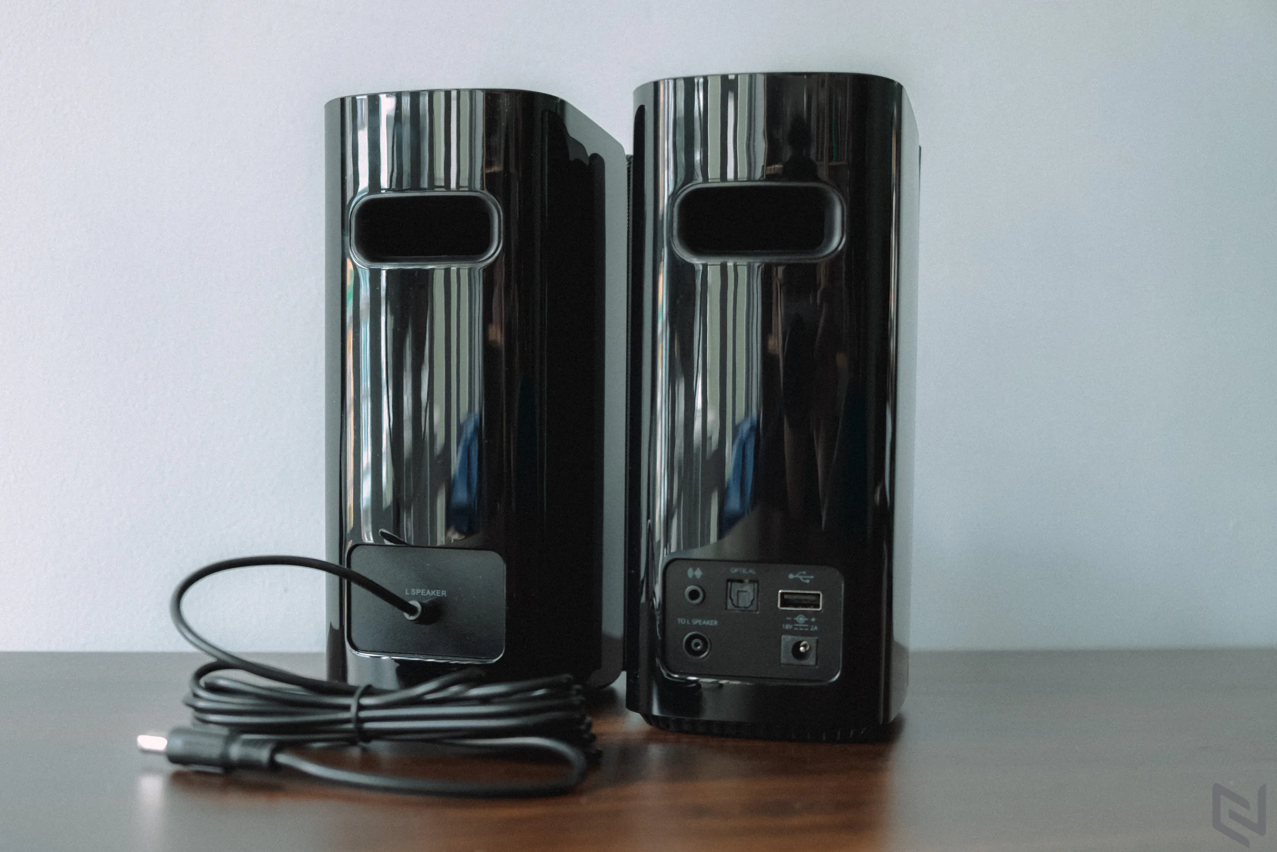 Trên tay loa để bàn Creative T100: Nhỏ gọn, chất âm hay và đa năng với kết nối Bluetooth