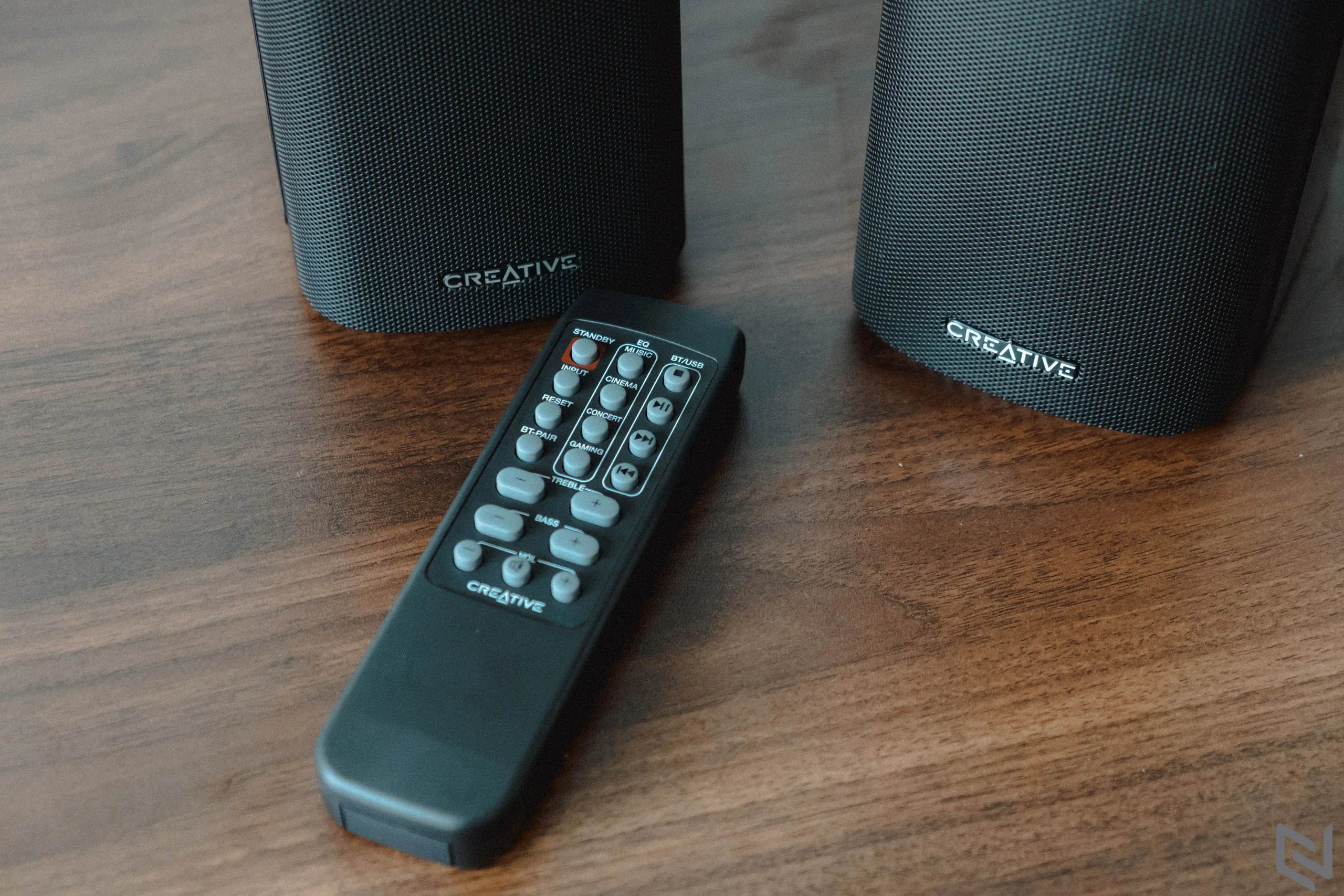 Trên tay loa để bàn Creative T100: Nhỏ gọn, chất âm hay và đa năng với kết nối Bluetooth