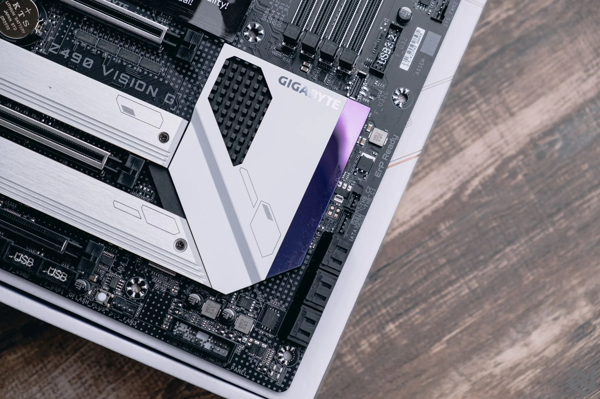 Mở hộp mainboard GIGABYTE Z490 Vision G: Thiết kế đẹp, hỗ trợ và khai thác đầy đủ tiềm năng của dòng CPU Intel Core thế hệ 10
