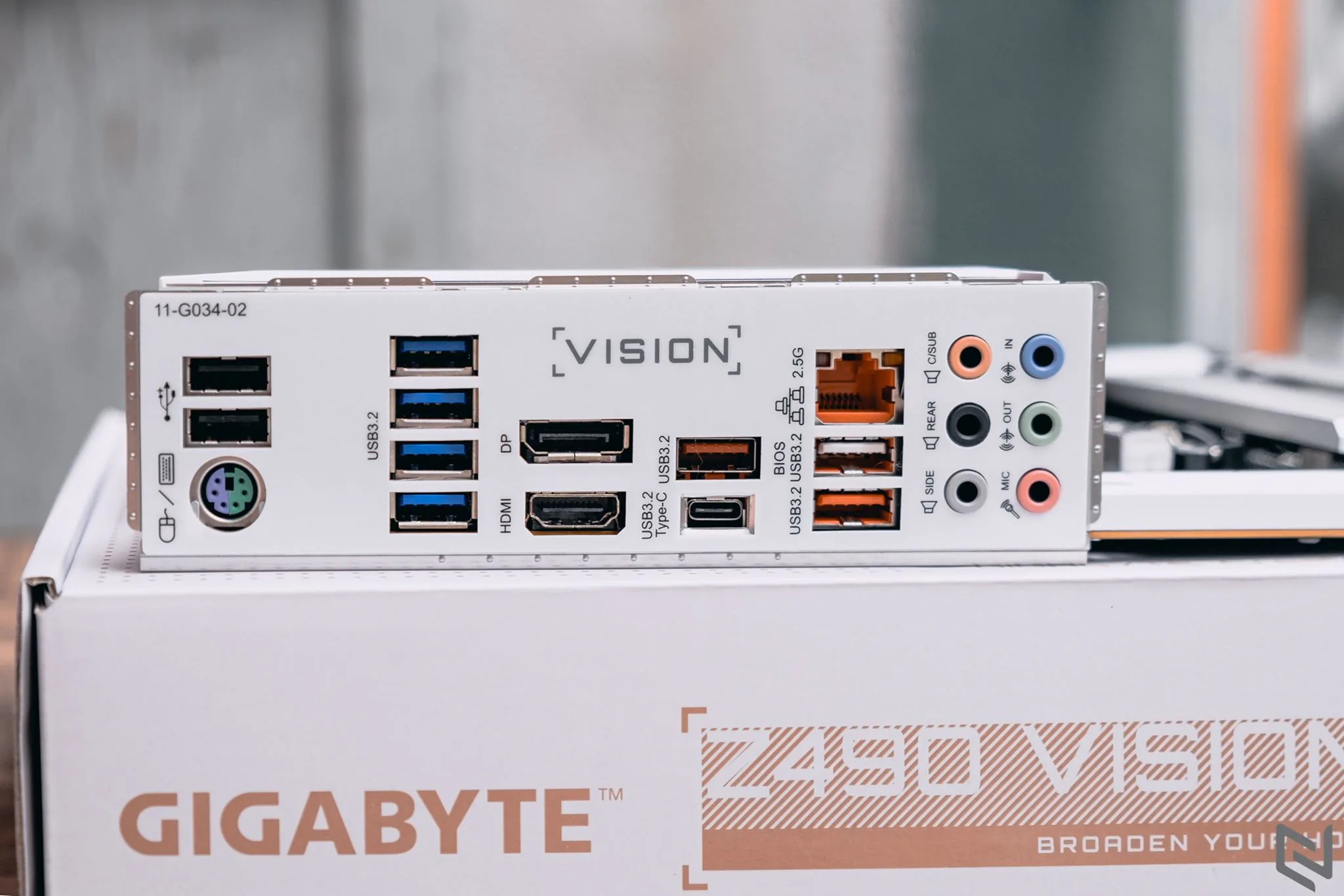 Mở hộp mainboard GIGABYTE Z490 Vision G: Thiết kế đẹp, hỗ trợ và khai thác đầy đủ tiềm năng của dòng CPU Intel Core thế hệ 10