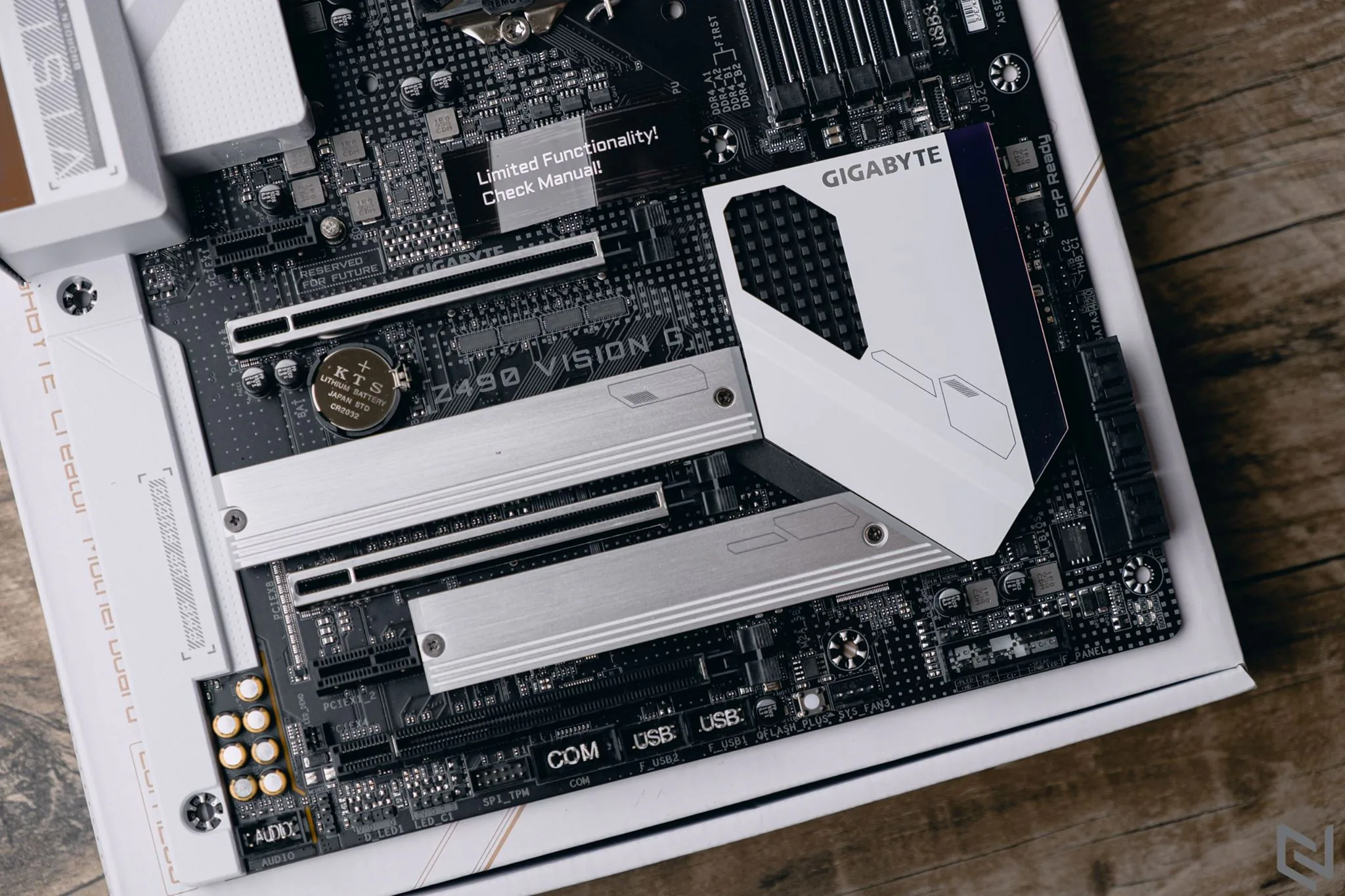 Mở hộp mainboard GIGABYTE Z490 Vision G: Thiết kế đẹp, hỗ trợ và khai thác đầy đủ tiềm năng của dòng CPU Intel Core thế hệ 10