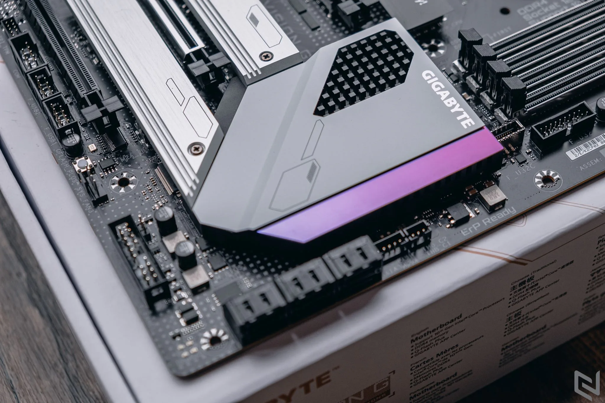 Mở hộp mainboard GIGABYTE Z490 Vision G: Thiết kế đẹp, hỗ trợ và khai thác đầy đủ tiềm năng của dòng CPU Intel Core thế hệ 10