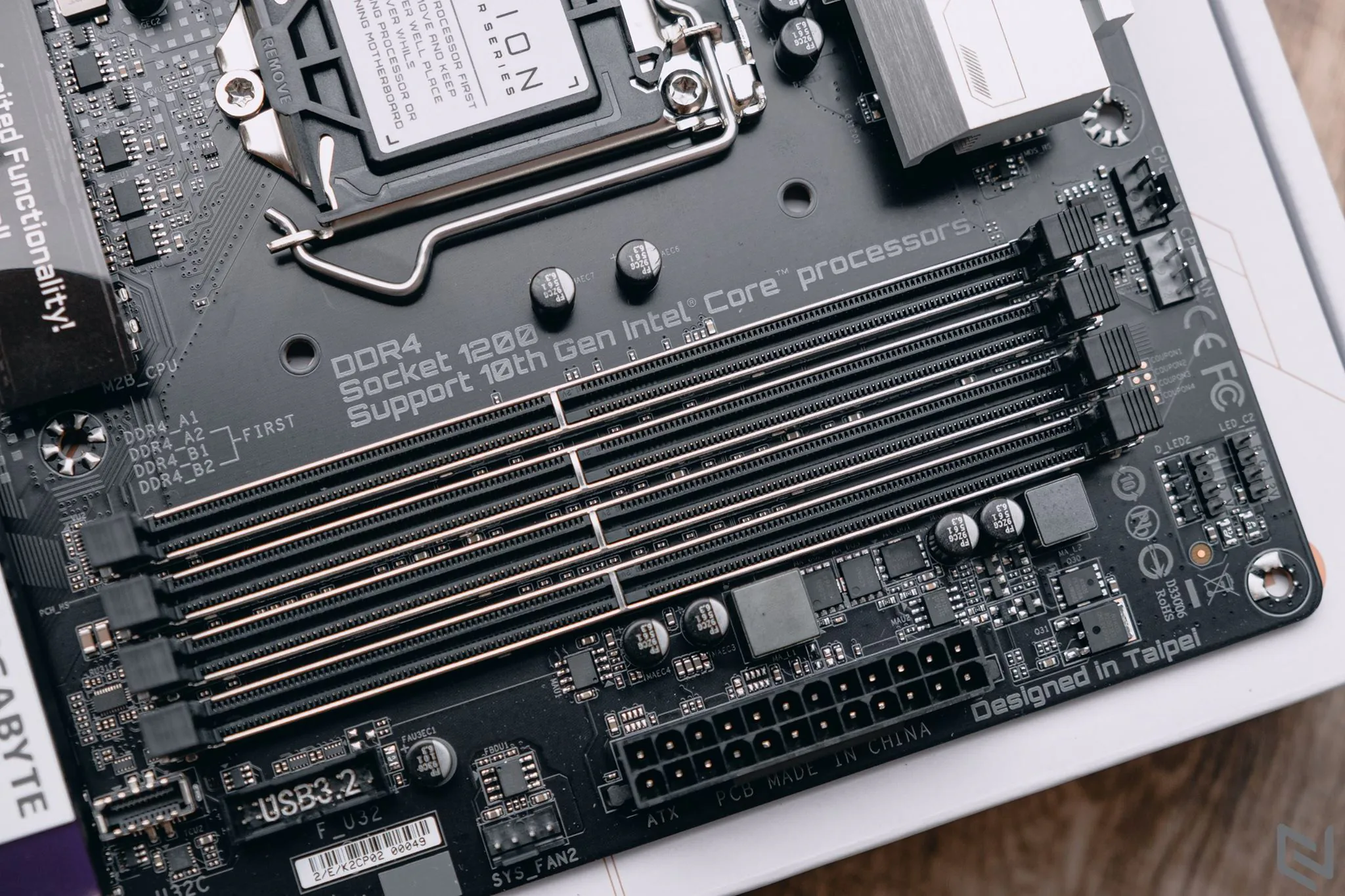 Mở hộp mainboard GIGABYTE Z490 Vision G: Thiết kế đẹp, hỗ trợ và khai thác đầy đủ tiềm năng của dòng CPU Intel Core thế hệ 10