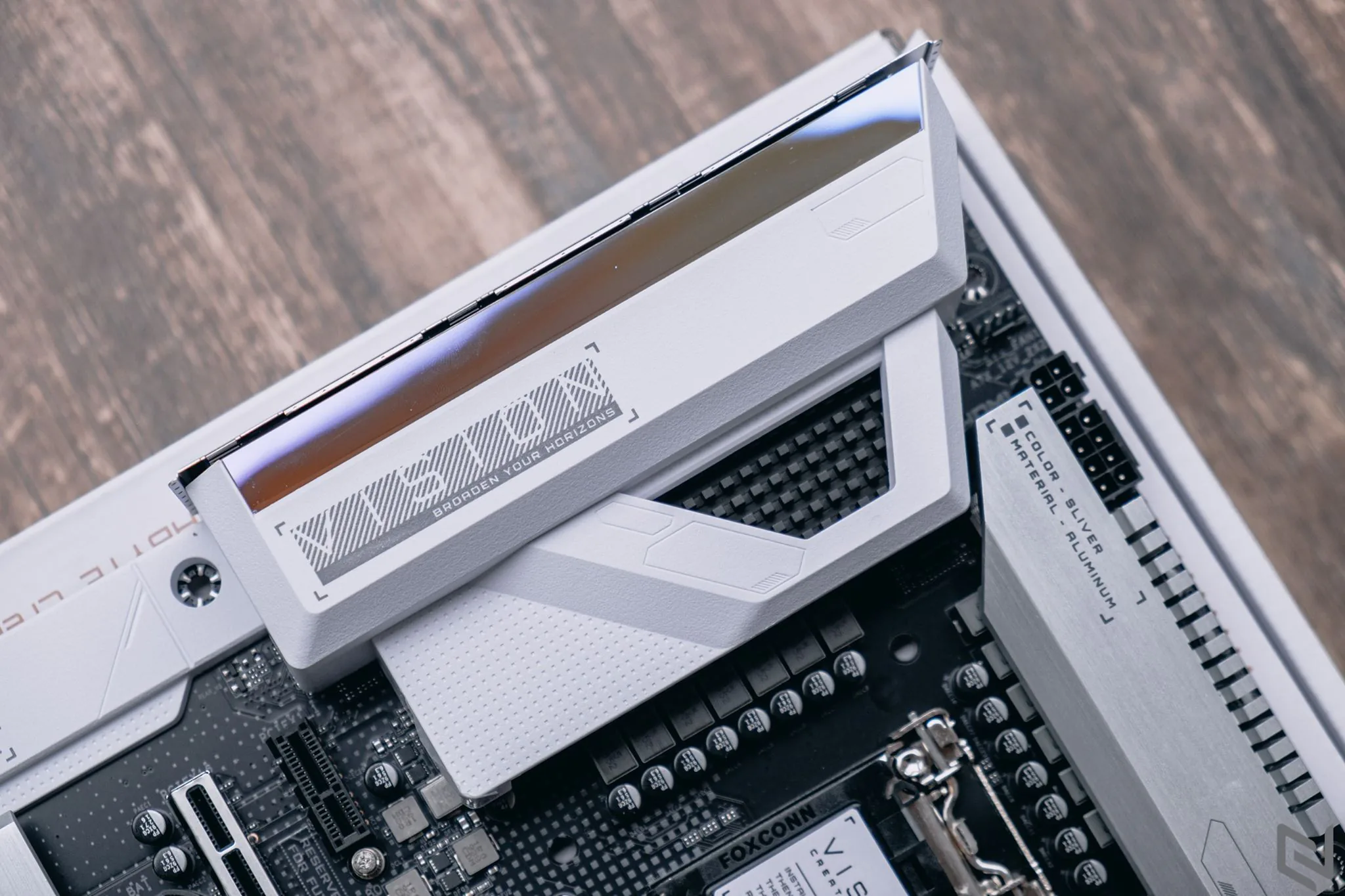 Mở hộp mainboard GIGABYTE Z490 Vision G: Thiết kế đẹp, hỗ trợ và khai thác đầy đủ tiềm năng của dòng CPU Intel Core thế hệ 10