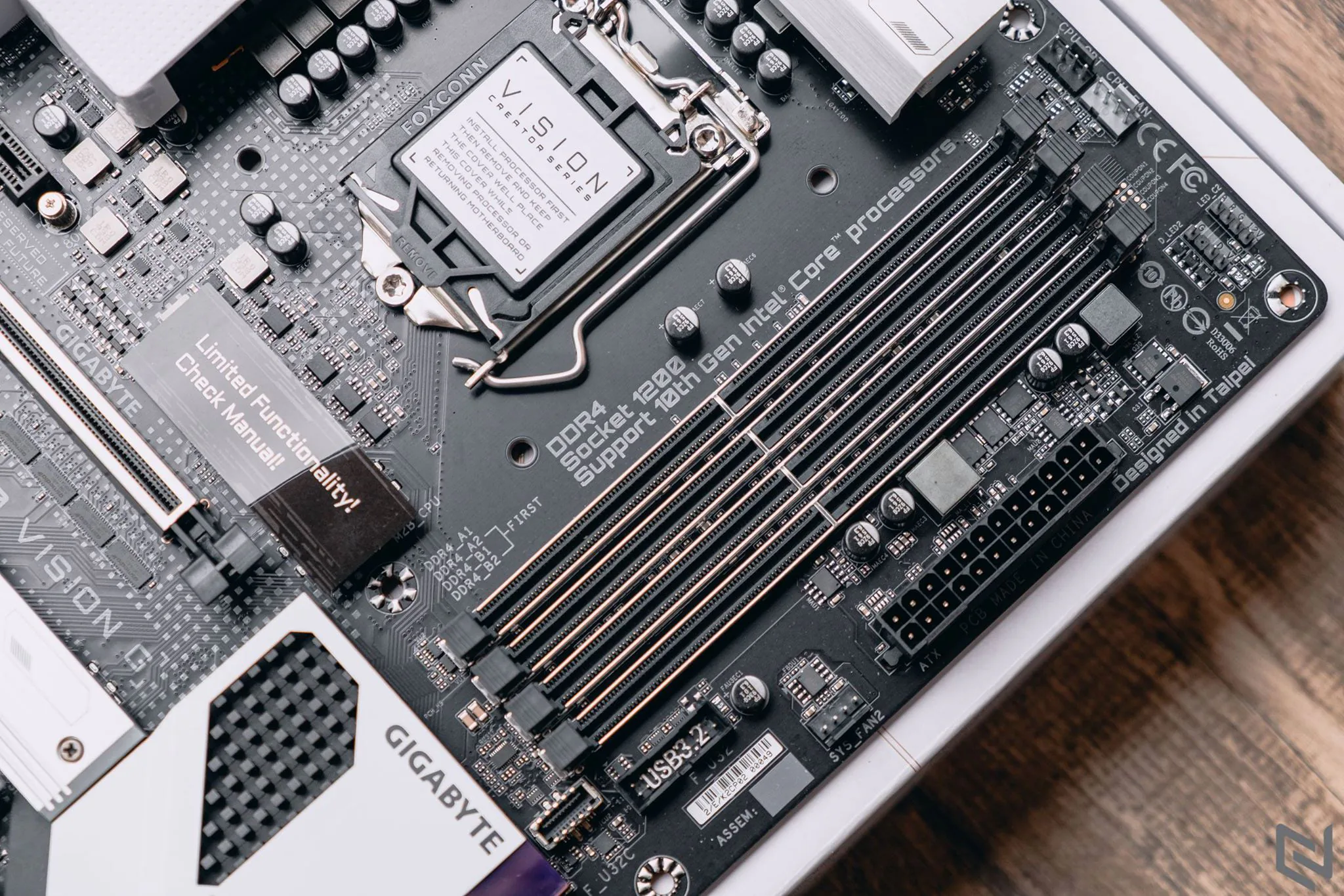 Mở hộp mainboard GIGABYTE Z490 Vision G: Thiết kế đẹp, hỗ trợ và khai thác đầy đủ tiềm năng của dòng CPU Intel Core thế hệ 10