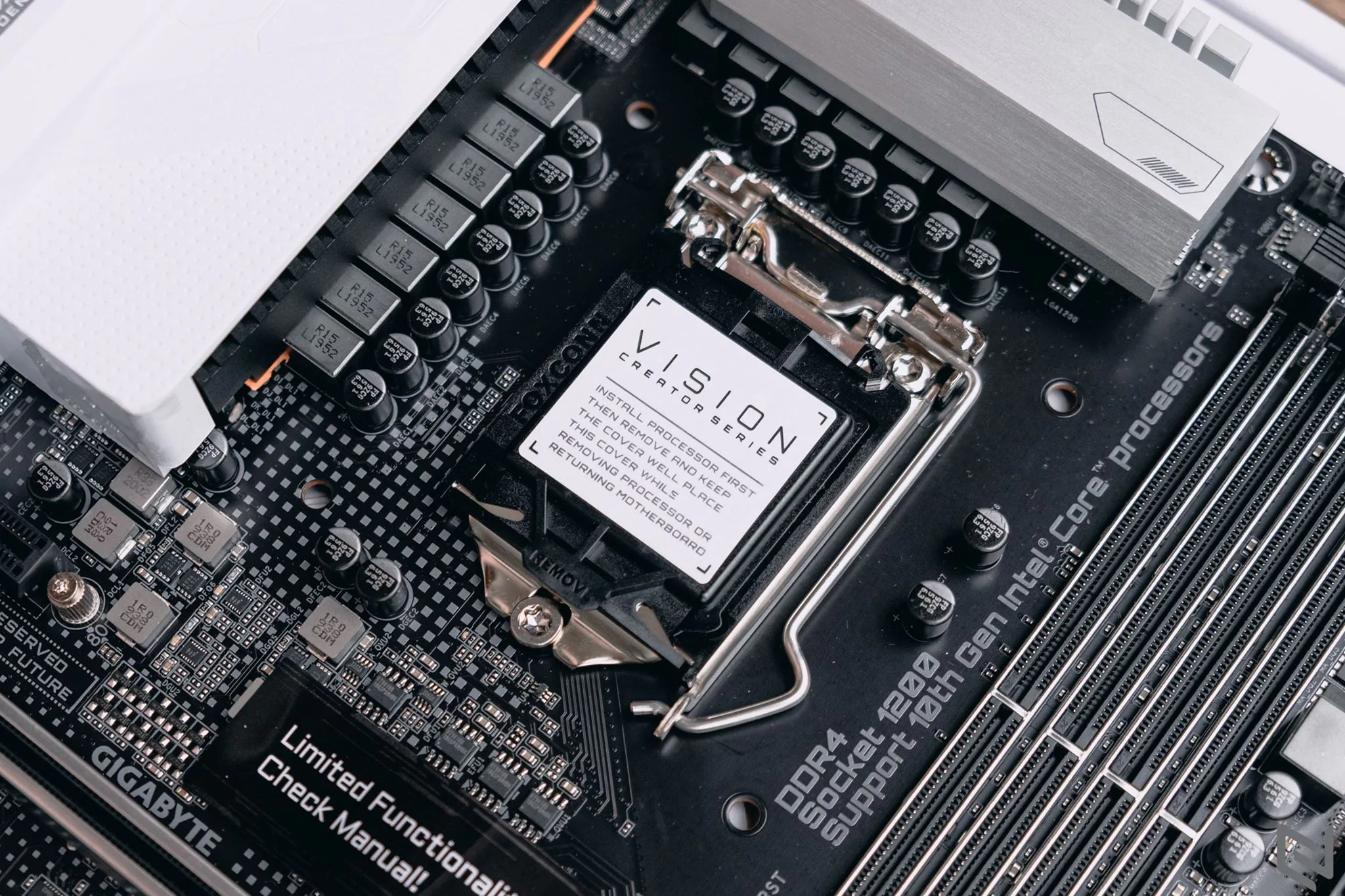 Mở hộp mainboard GIGABYTE Z490 Vision G: Thiết kế đẹp, hỗ trợ và khai thác đầy đủ tiềm năng của dòng CPU Intel Core thế hệ 10