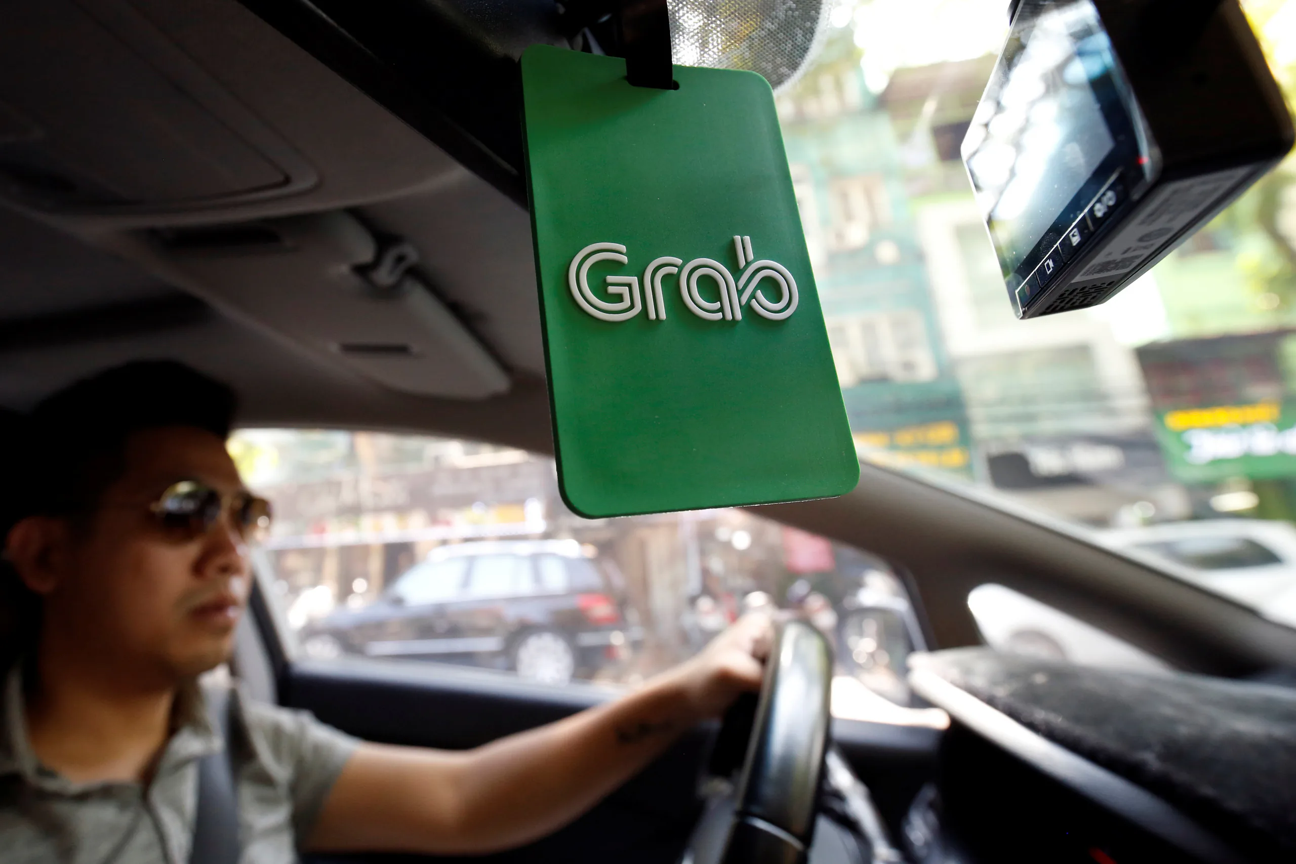 Grab mở lại các dịch vụ di chuyển 4 bánh trên toàn quốc (trừ TP.HCM)