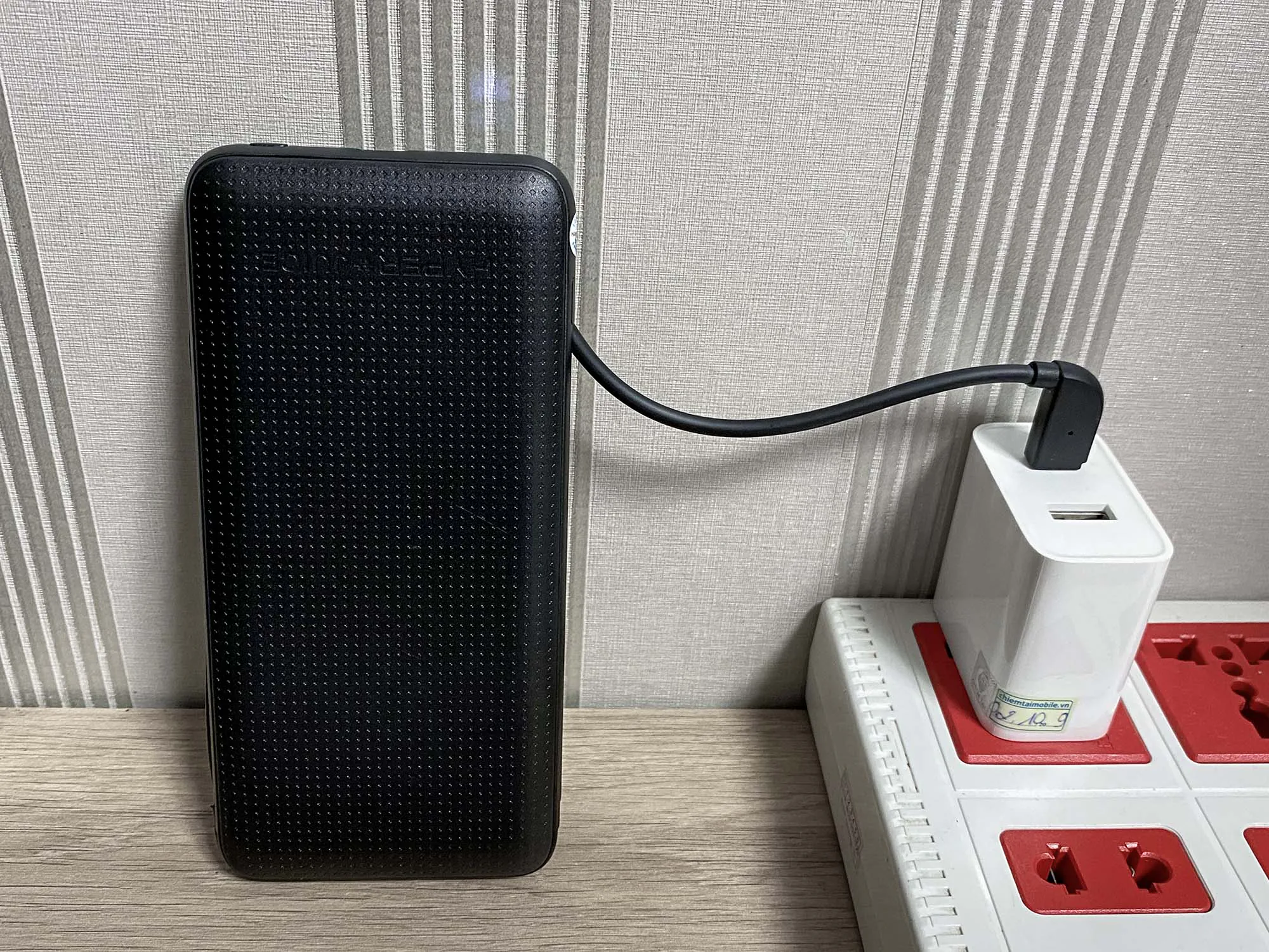 Trên tay sạc dự phòng HyperJuice Lightning + USB-C: Sạc nhanh 18W, tích hợp cáp Lightning chuẩn MFI và USB-C