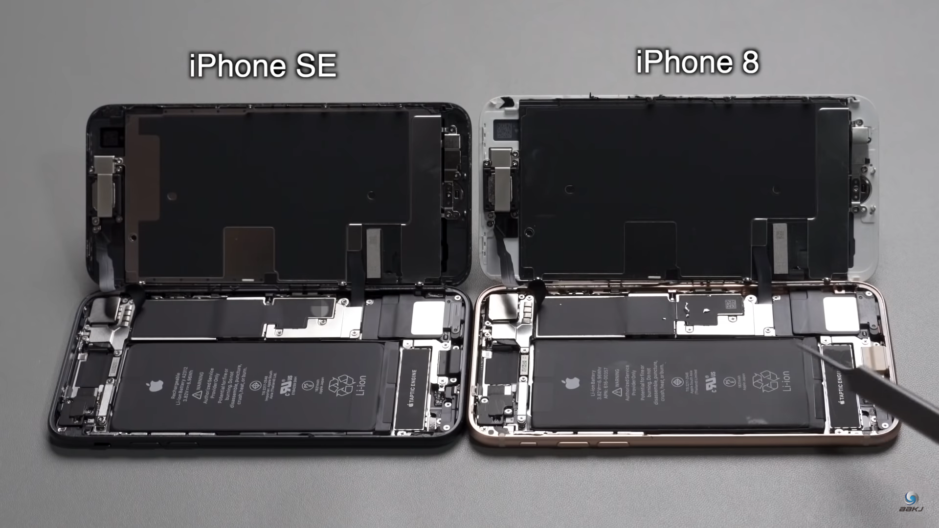 Video tháo rời và so sánh iPhone SE 2020 với iPhone 8