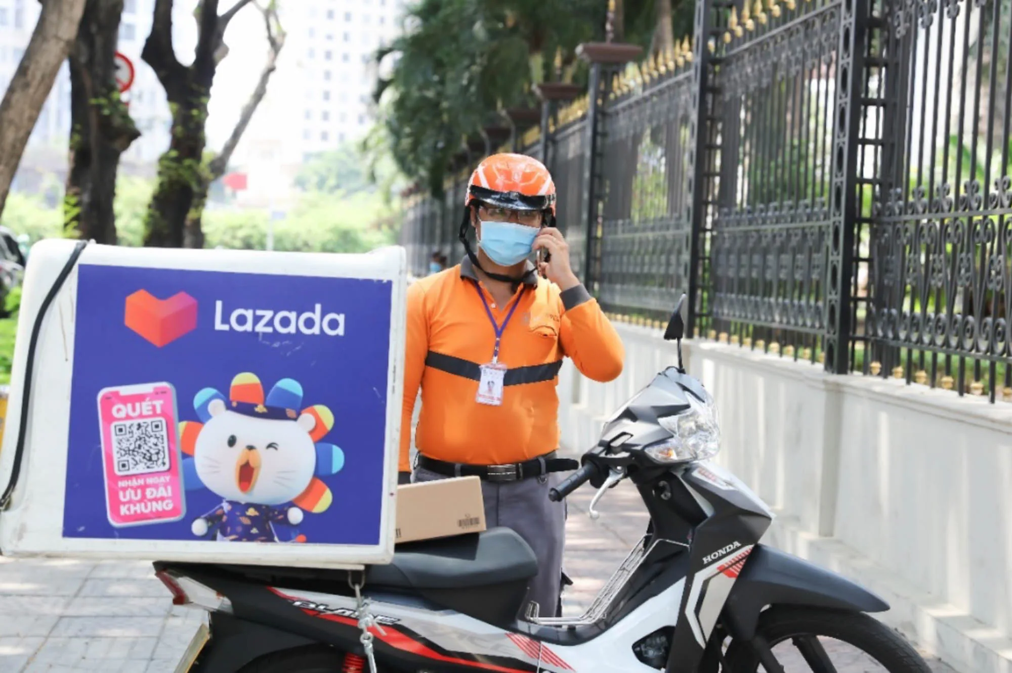 Lazada triển khai giải pháp giao hàng không tiếp xúc, tiếp tục nâng cao trải nghiệm an tâm mua sắm tại nhà cho người tiêu dùng