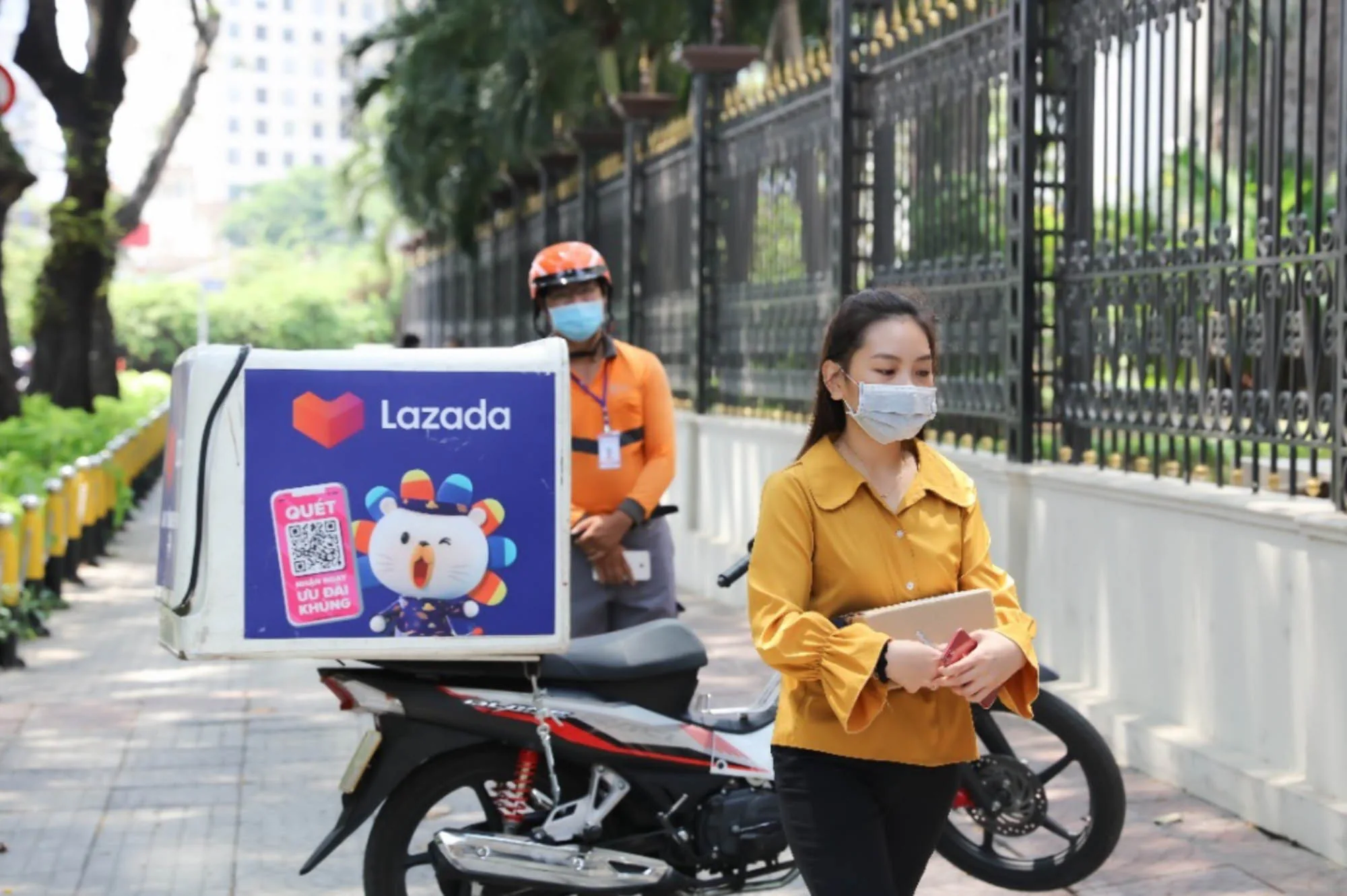 Lazada triển khai giải pháp giao hàng không tiếp xúc, tiếp tục nâng cao trải nghiệm an tâm mua sắm tại nhà cho người tiêu dùng