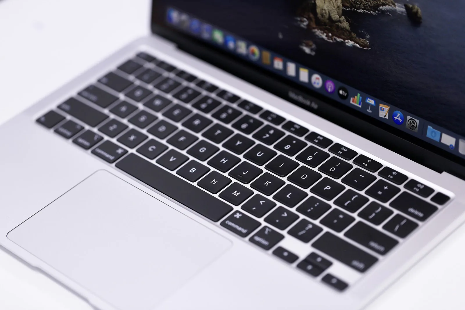 Macbook Air 2020 đầu tiên về Việt Nam, giá gần 28 triệu