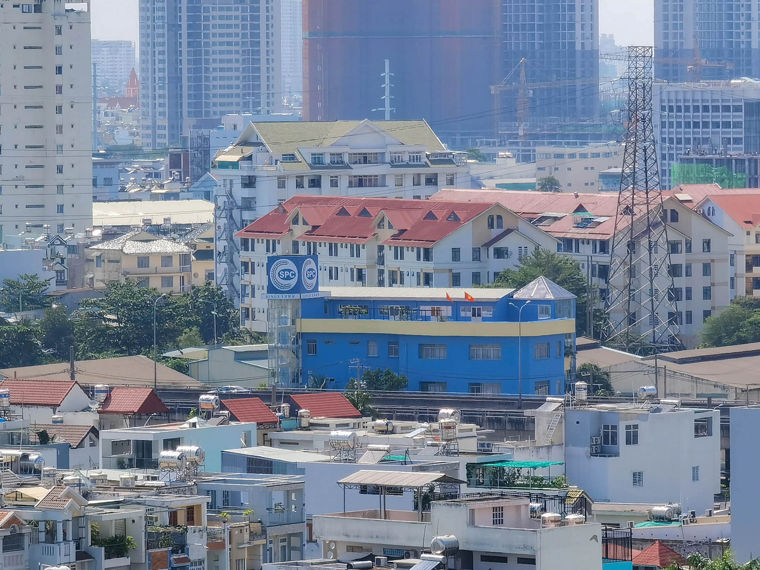 So sánh camera Huawei P40 Pro vs Galaxy S20 Ultra: Hậu sinh khả uý