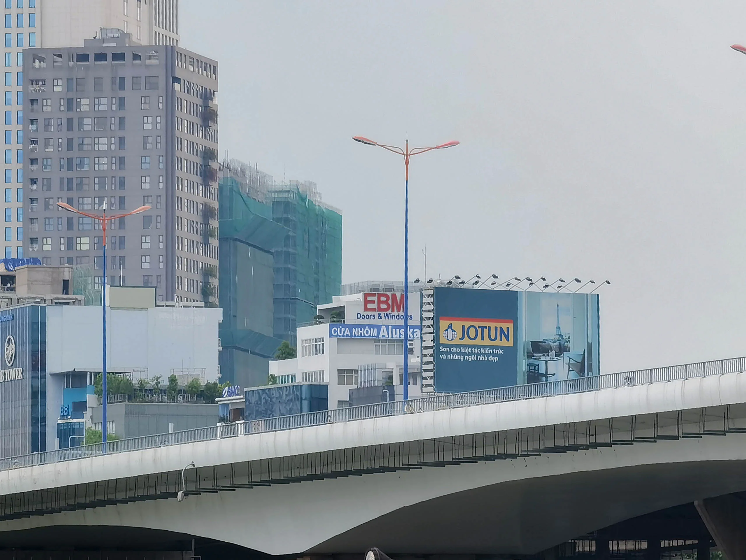 So sánh camera Huawei P40 Pro vs Galaxy S20 Ultra: Hậu sinh khả uý