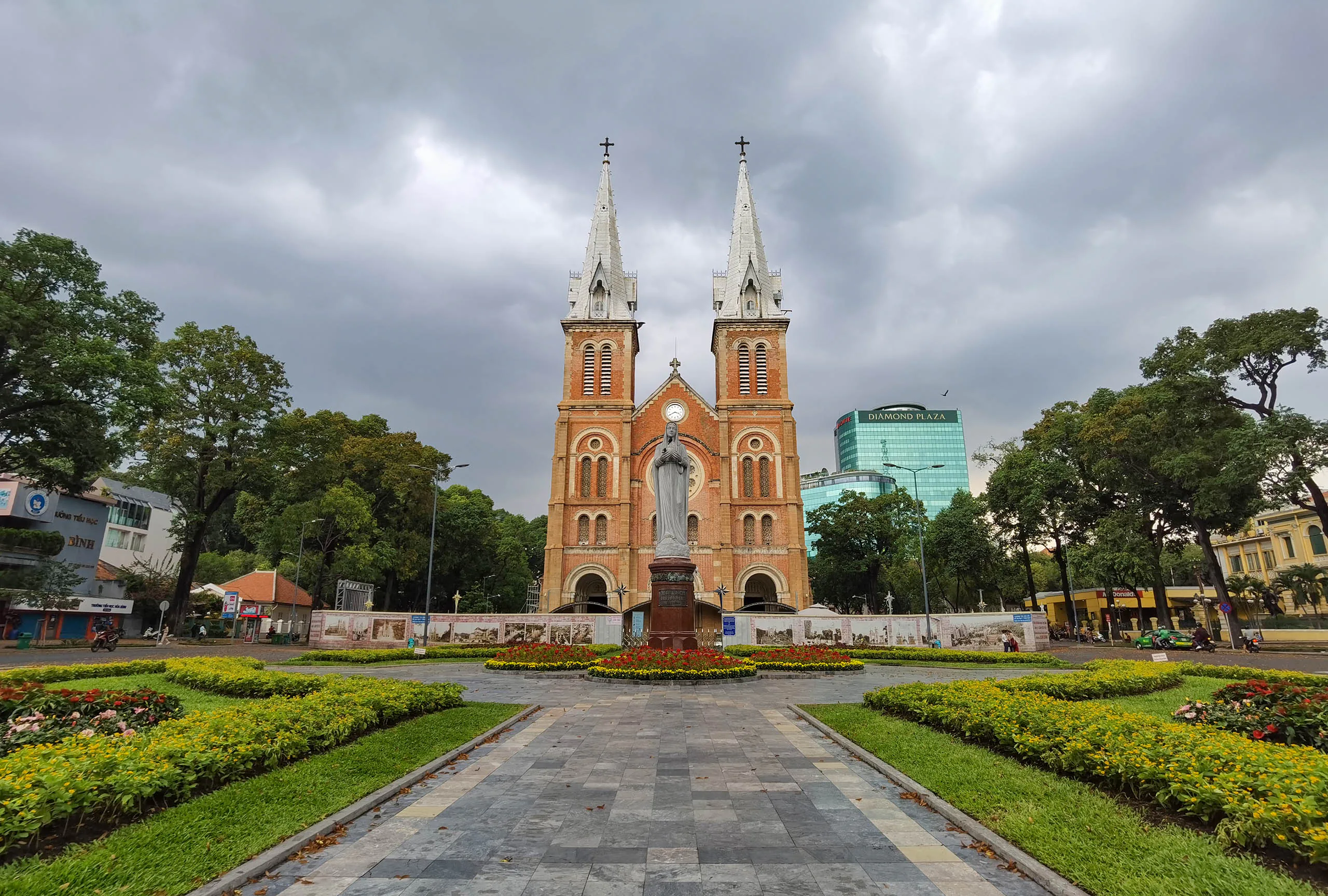 So sánh camera Huawei P40 Pro vs Galaxy S20 Ultra: Hậu sinh khả uý