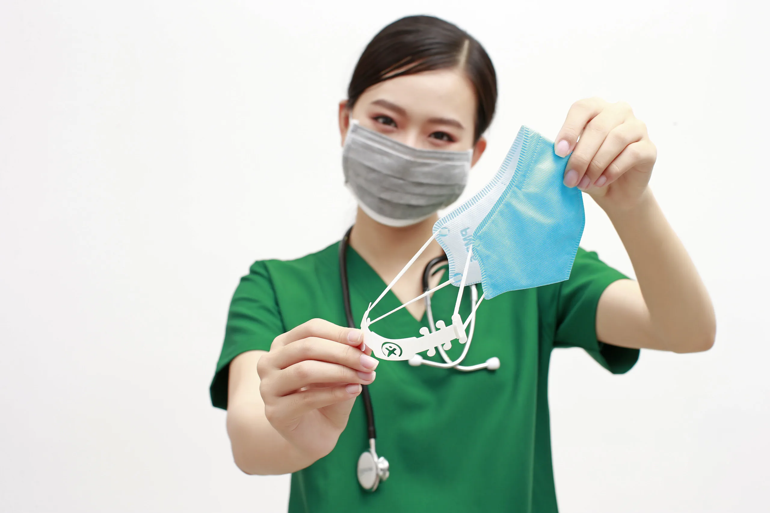 Góp sức chống dịch COVID-19, học sinh in 3D phụ kiện khẩu trang và học vận hành máy trợ thở