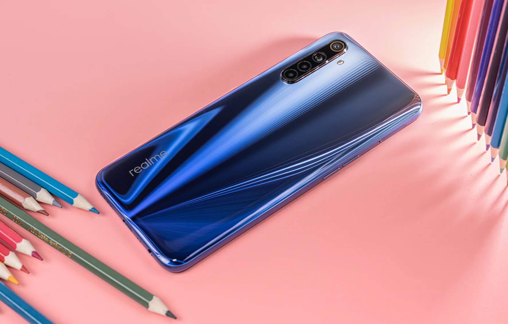 Realme chính thức ra mắt bộ đôi Realme 6 & 6 Pro cùng chương trình flash sales hấp dẫn từ 17-19/04/2020