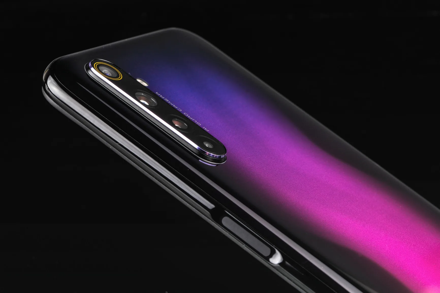 Mở hộp Realme 6 Pro với cấu hình khủng, bốn camera sau 64MP và màn hình lớn 6.6-inch