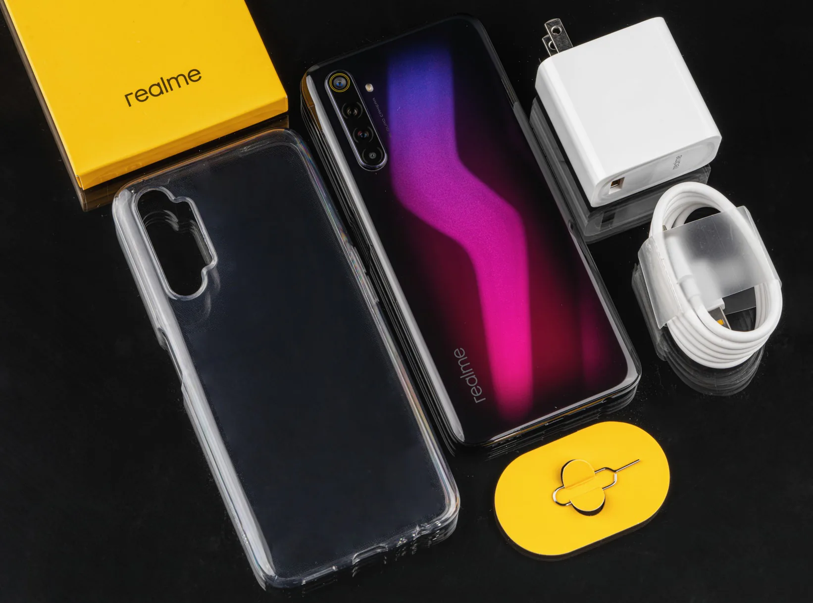 Mở hộp Realme 6 Pro với cấu hình khủng, bốn camera sau 64MP và màn hình lớn 6.6-inch
