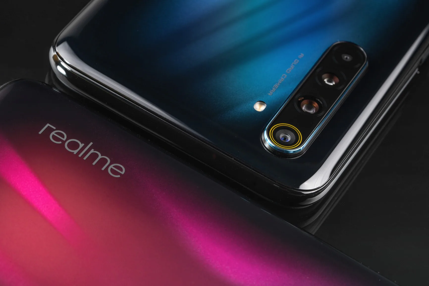 Mở hộp Realme 6 Pro với cấu hình khủng, bốn camera sau 64MP và màn hình lớn 6.6-inch