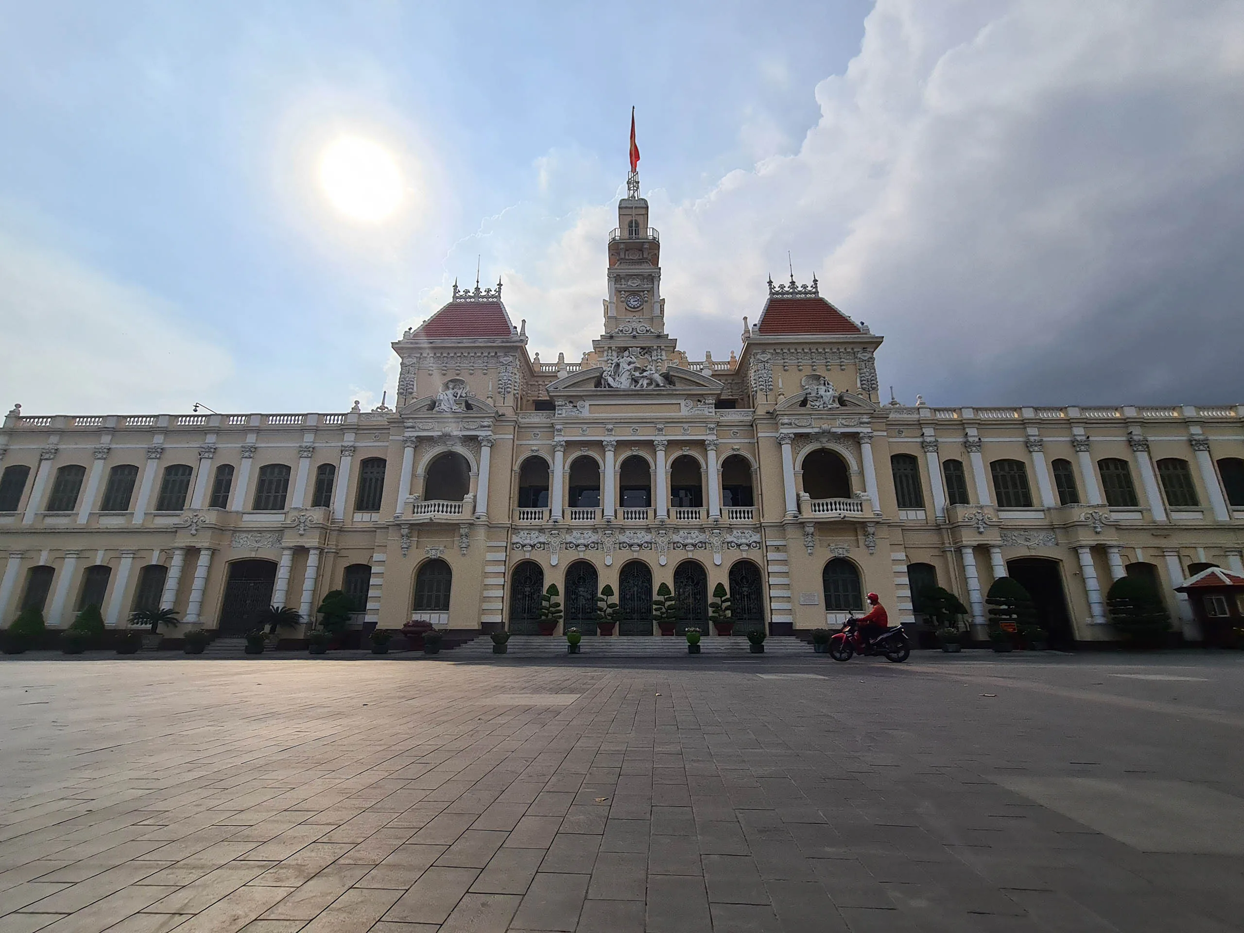 So sánh camera Huawei P40 Pro vs Galaxy S20 Ultra: Hậu sinh khả uý