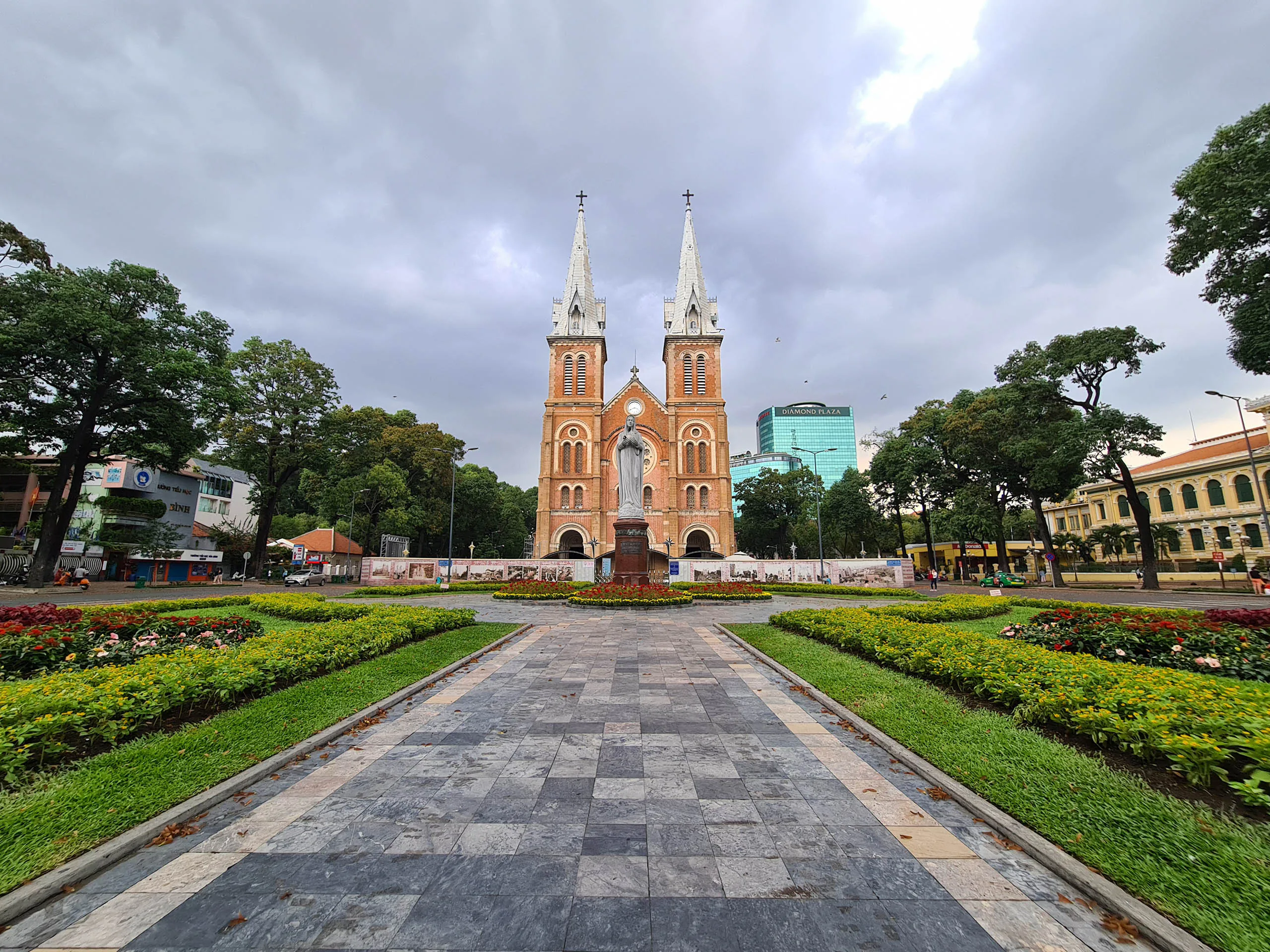 So sánh camera Huawei P40 Pro vs Galaxy S20 Ultra: Hậu sinh khả uý