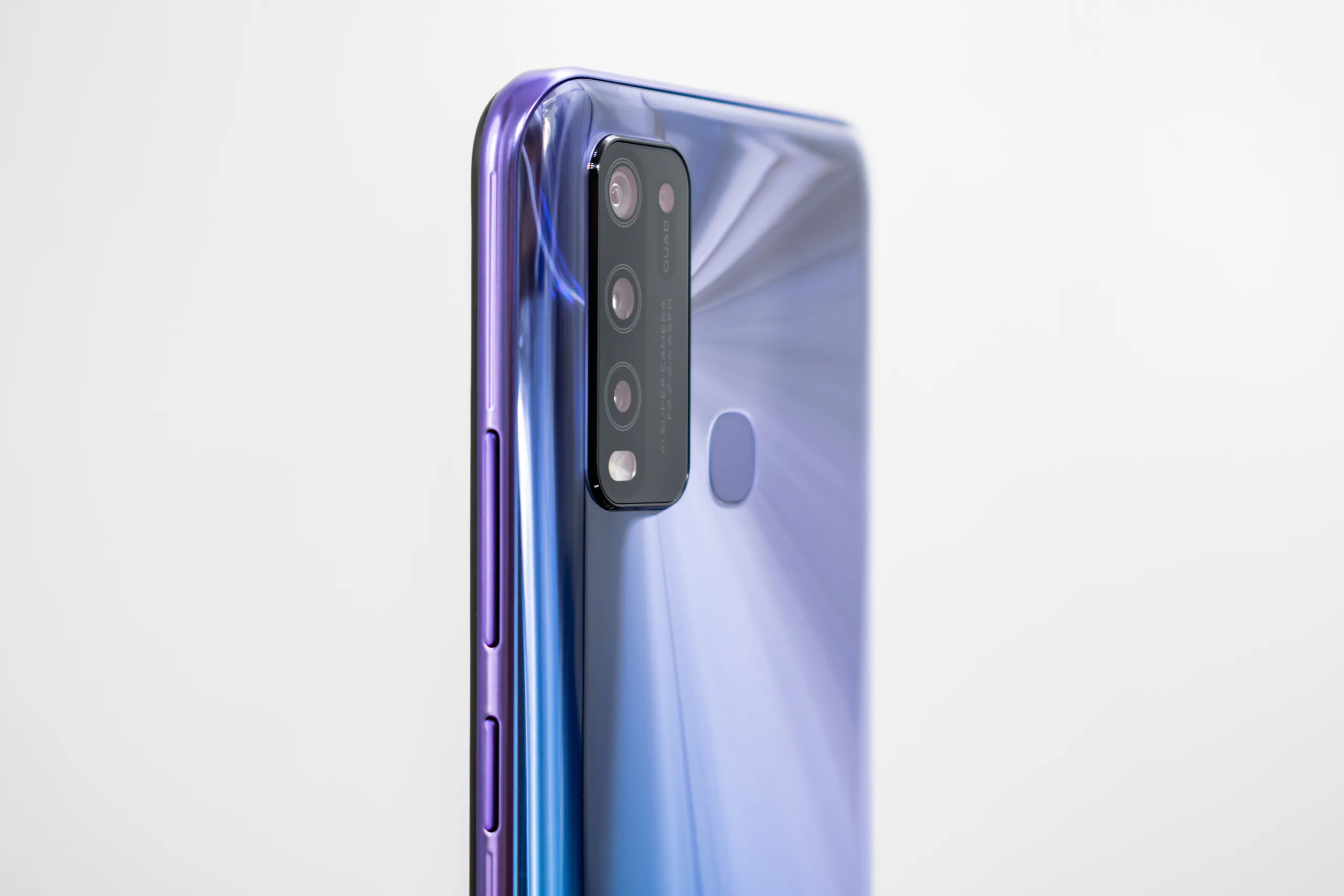 vivo Y50 ra mắt với màn hình nốt ruồi, pin khủng, giá 6,290,000 VND