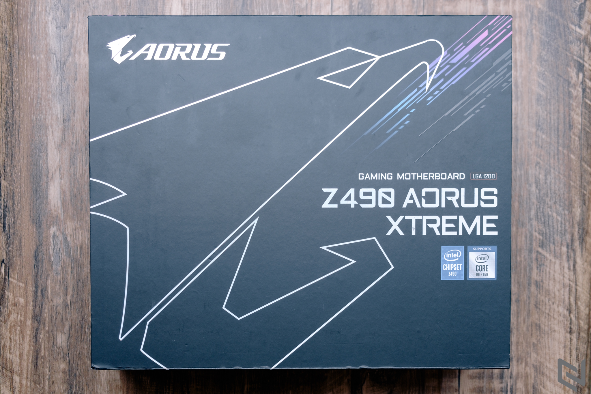 Mở hộp bo mạch chủ GIGABYTE Z490 AORUS Xtreme: Vũ khí tối thượng của dòng Z490 AORUS, cỗ xe tăng mạnh mẽ và bền bỉ đích thực