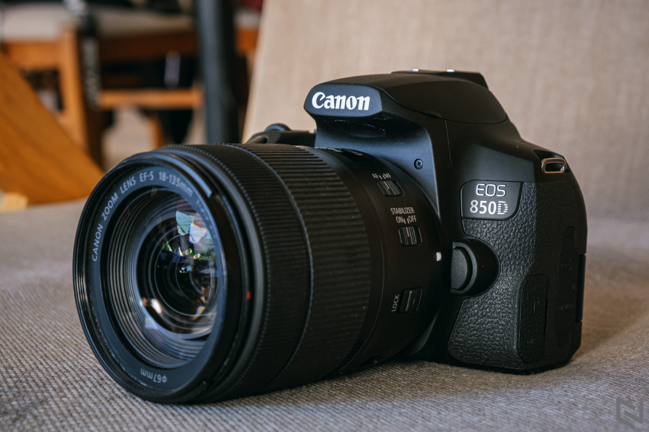 Canon ra mắt EOS 850D tại Việt Nam, máy ảnh DSLR dòng bán chuyên mới nhất của Canon, nhỏ gọn, hợp túi tiền mà tính năng khủng