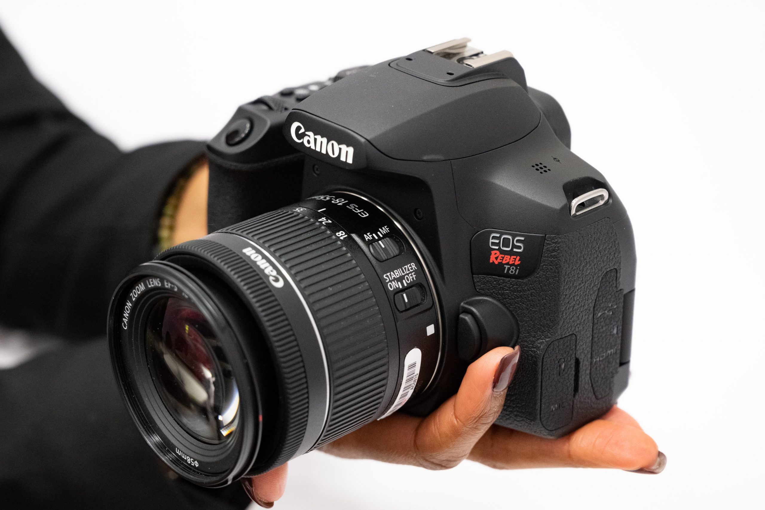 Canon giới thiệu Rebel T8i hay còn có tên là EOS 850D với nhiều tính năng hấp dẫn đối đầu với dòng máy mirrorless