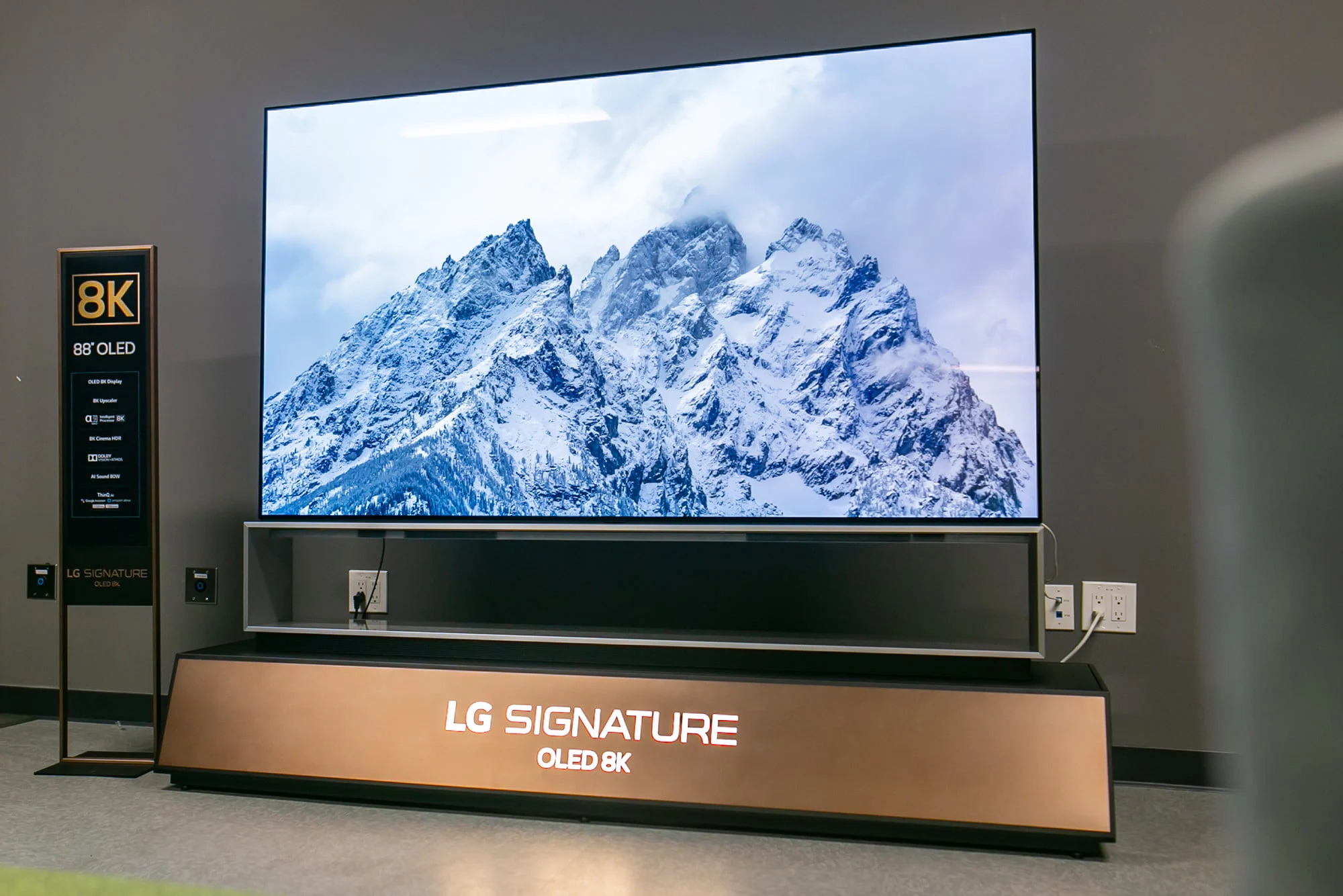 LG ra mắt OLED TV lớn nhất thế giới với kích thước 88-inch, độ phân giải 8K