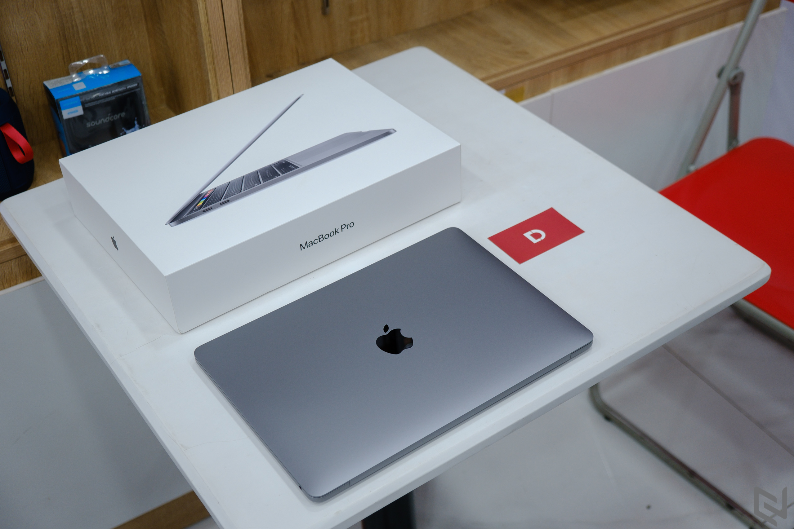 Trên tay MacBook Pro 2020 đầu tiên tại Việt Nam: Bàn phím mới, mạnh hơn, giá từ 34,979,000 VND