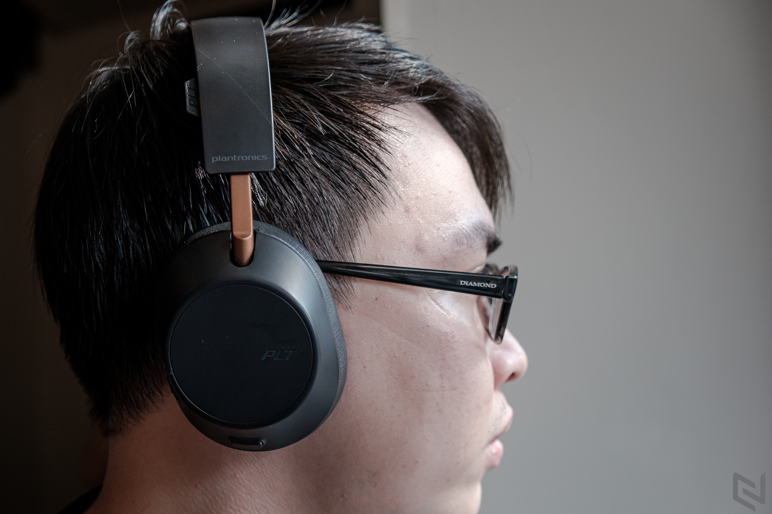 Trên tay tai nghe Plantronics BackBeat Go 810 với chống ồn chủ động, chất âm tốt và pin hơn 20 tiếng