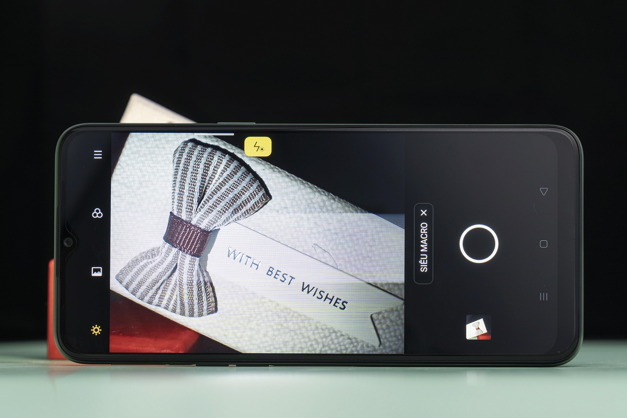 Trên tay Realme 6i: Mặt lưng phá cách, Helio G80, pin 5000mAh, giá 4,990,000 VND