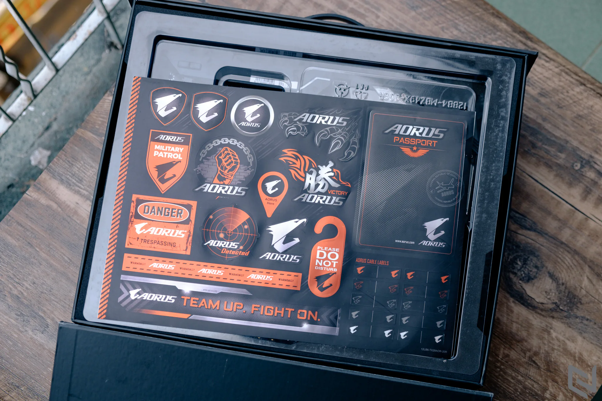 Mở hộp bo mạch chủ GIGABYTE Z490 AORUS Xtreme: Vũ khí tối thượng của dòng Z490 AORUS, cỗ xe tăng mạnh mẽ và bền bỉ đích thực
