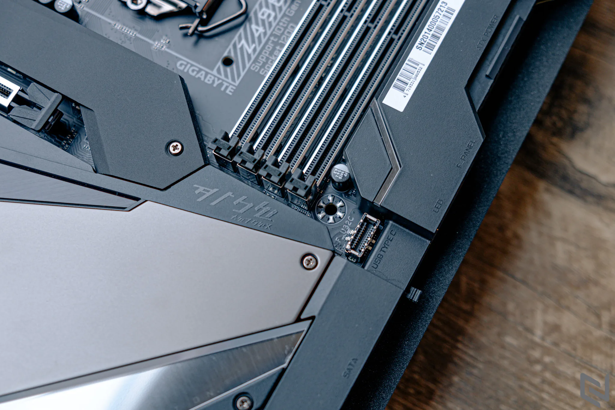 Mở hộp bo mạch chủ GIGABYTE Z490 AORUS Xtreme: Vũ khí tối thượng của dòng Z490 AORUS, cỗ xe tăng mạnh mẽ và bền bỉ đích thực