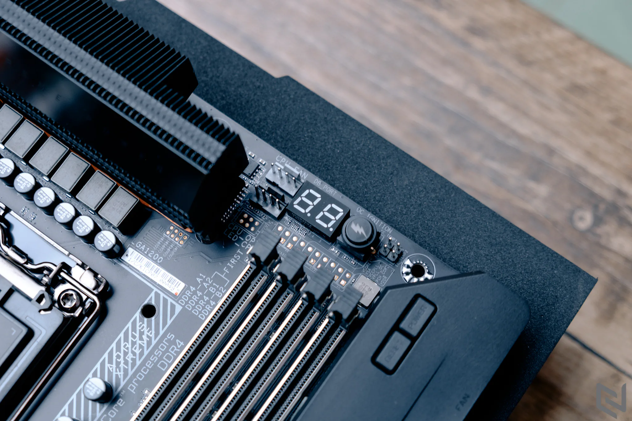 Mở hộp bo mạch chủ GIGABYTE Z490 AORUS Xtreme: Vũ khí tối thượng của dòng Z490 AORUS, cỗ xe tăng mạnh mẽ và bền bỉ đích thực
