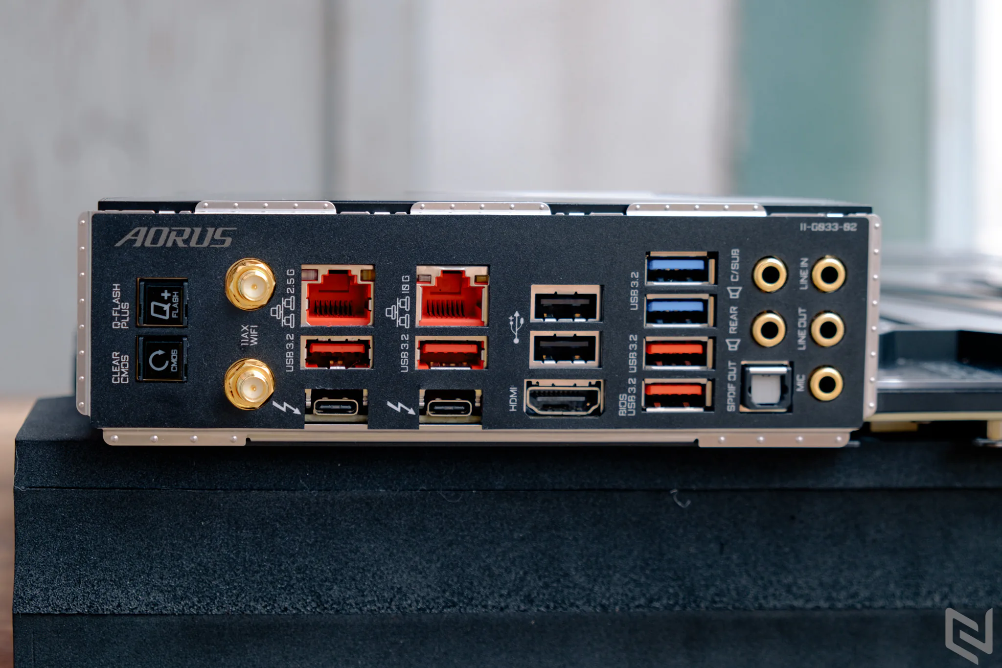 Mở hộp bo mạch chủ GIGABYTE Z490 AORUS Xtreme: Vũ khí tối thượng của dòng Z490 AORUS, cỗ xe tăng mạnh mẽ và bền bỉ đích thực