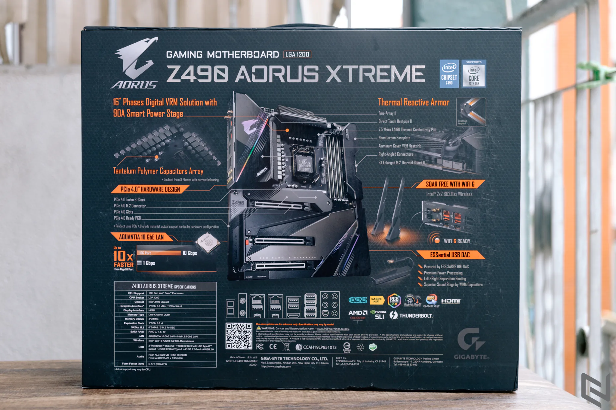 Mở hộp bo mạch chủ GIGABYTE Z490 AORUS Xtreme: Vũ khí tối thượng của dòng Z490 AORUS, cỗ xe tăng mạnh mẽ và bền bỉ đích thực
