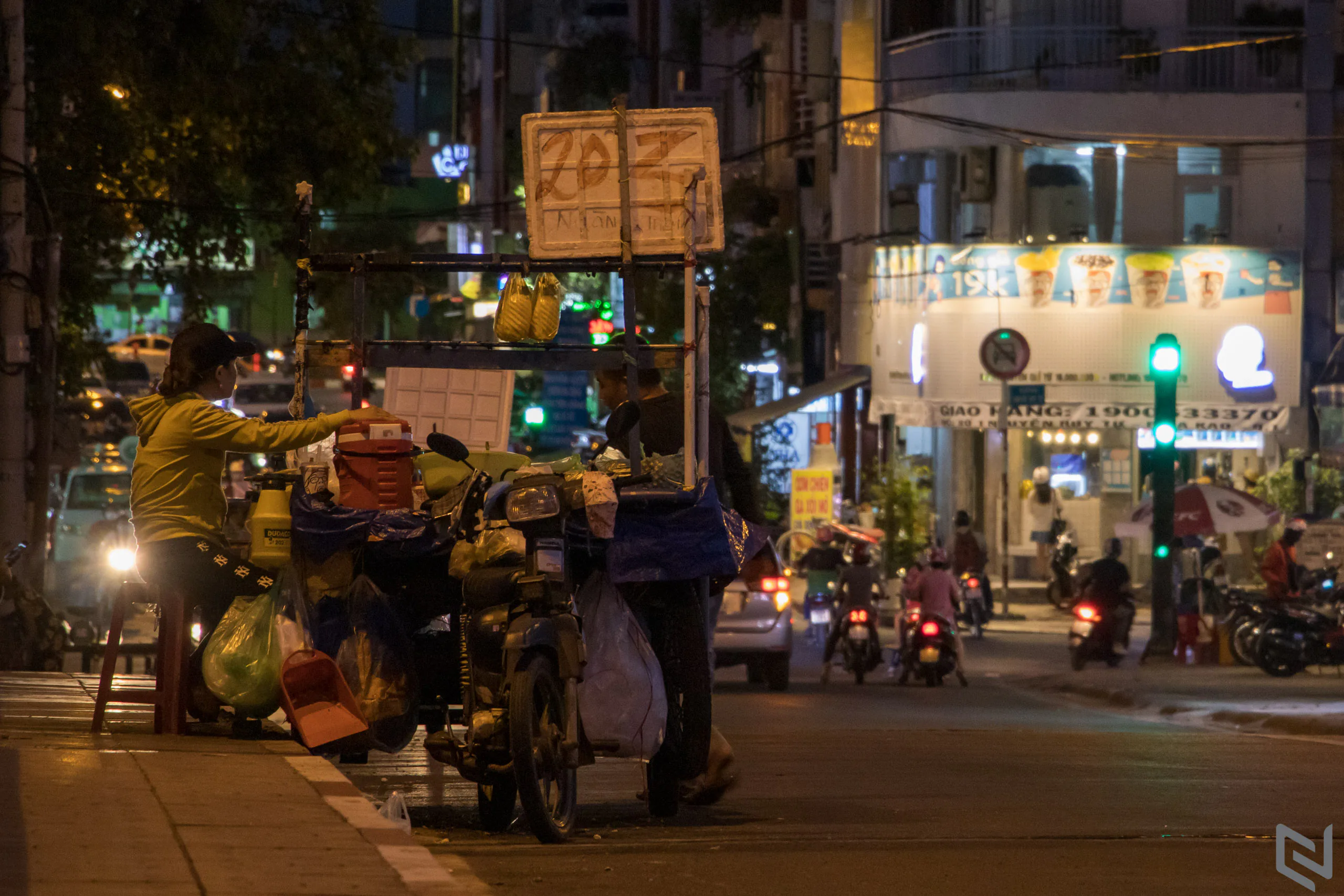 Trên tay Canon EOS 850D, chiếc DSLR hiếm hoi hiện tại dành cho người dùng nhập môn với nhiều tính năng cao cấp từ dòng EOS R