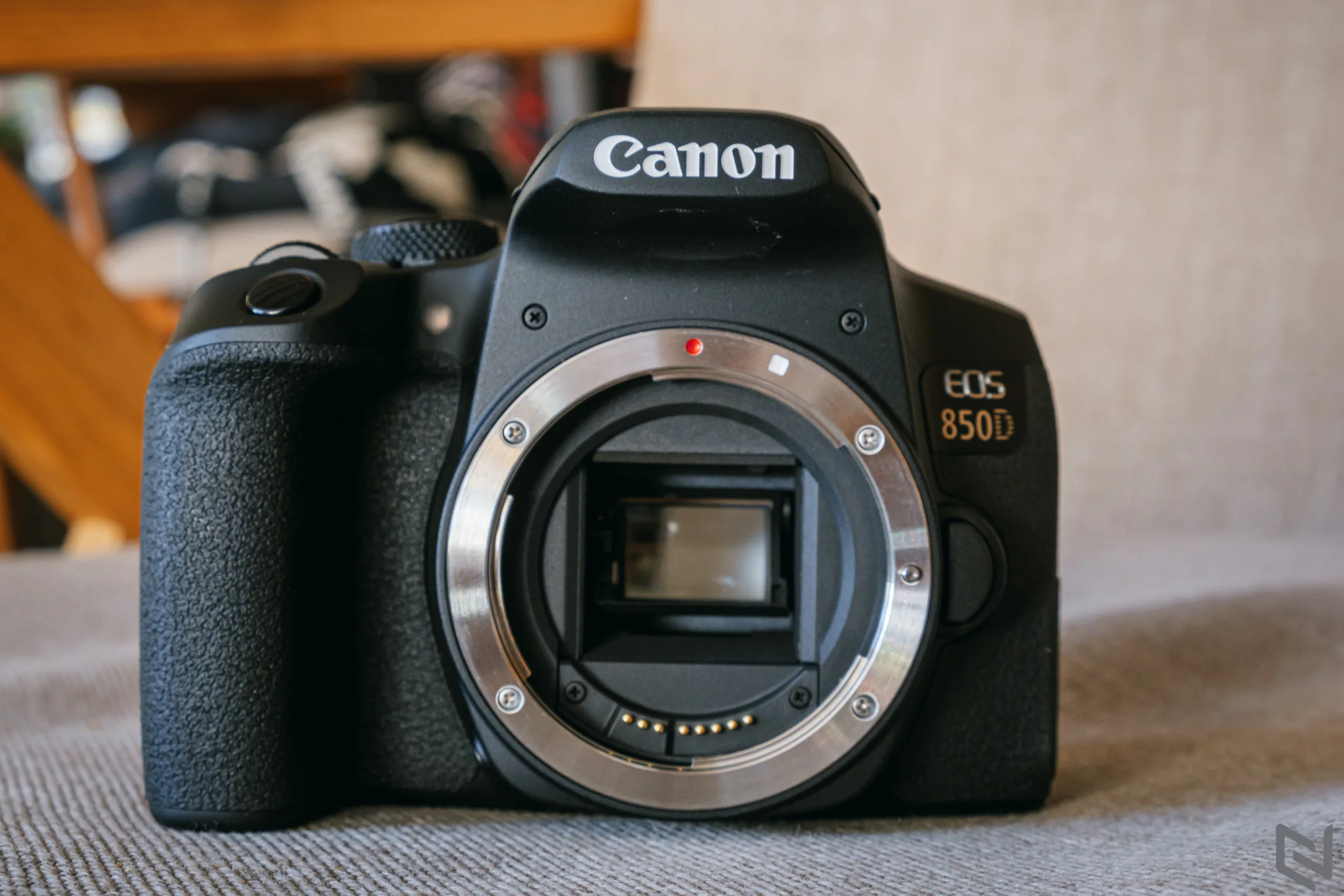 Trên tay Canon EOS 850D, chiếc DSLR hiếm hoi hiện tại dành cho người dùng nhập môn với nhiều tính năng cao cấp từ dòng EOS R