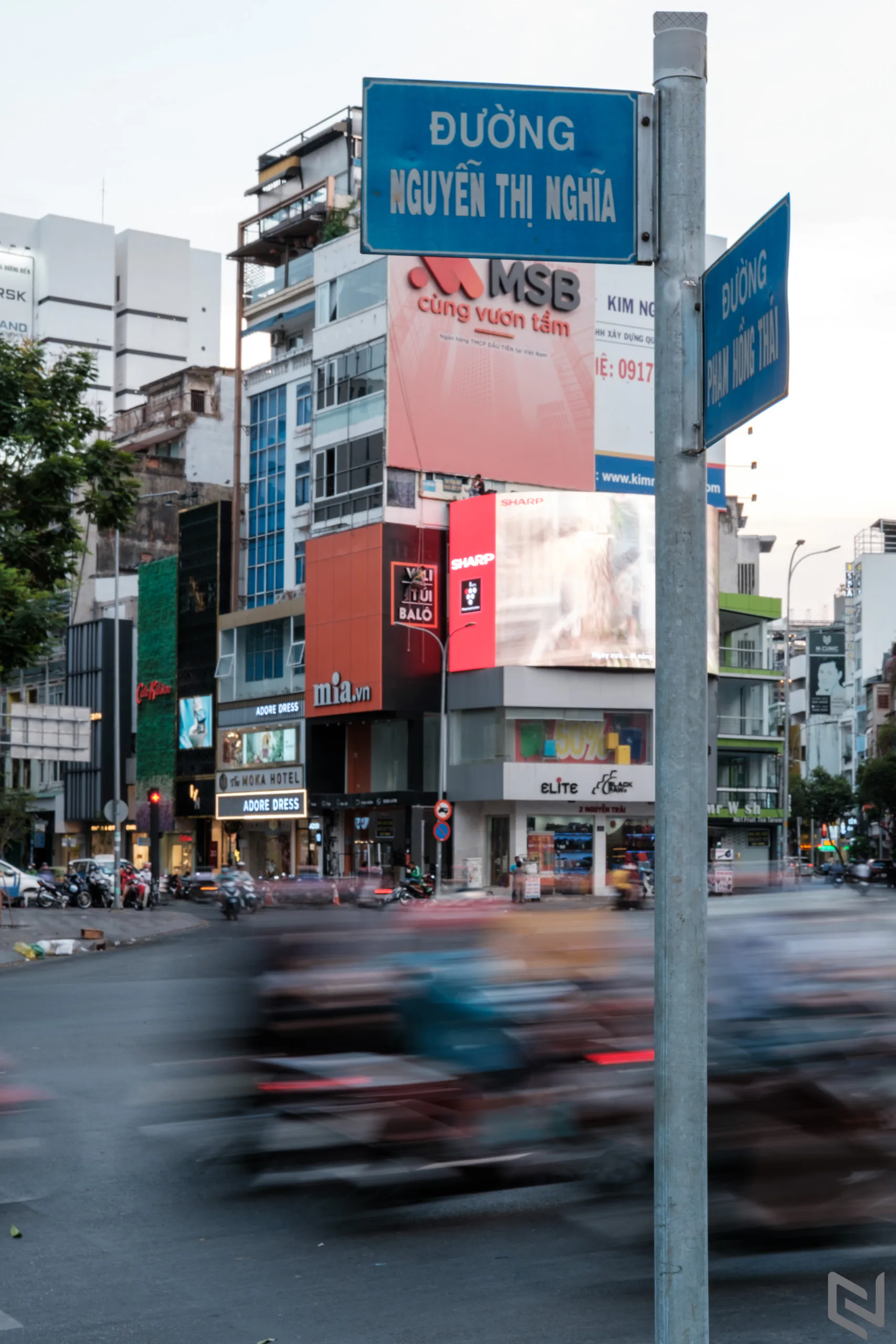 Trải nghiệm Fujifilm X-T4: màn hình xoay lật tiện lợi, chất ảnh vẫn xứng tầm flagship
