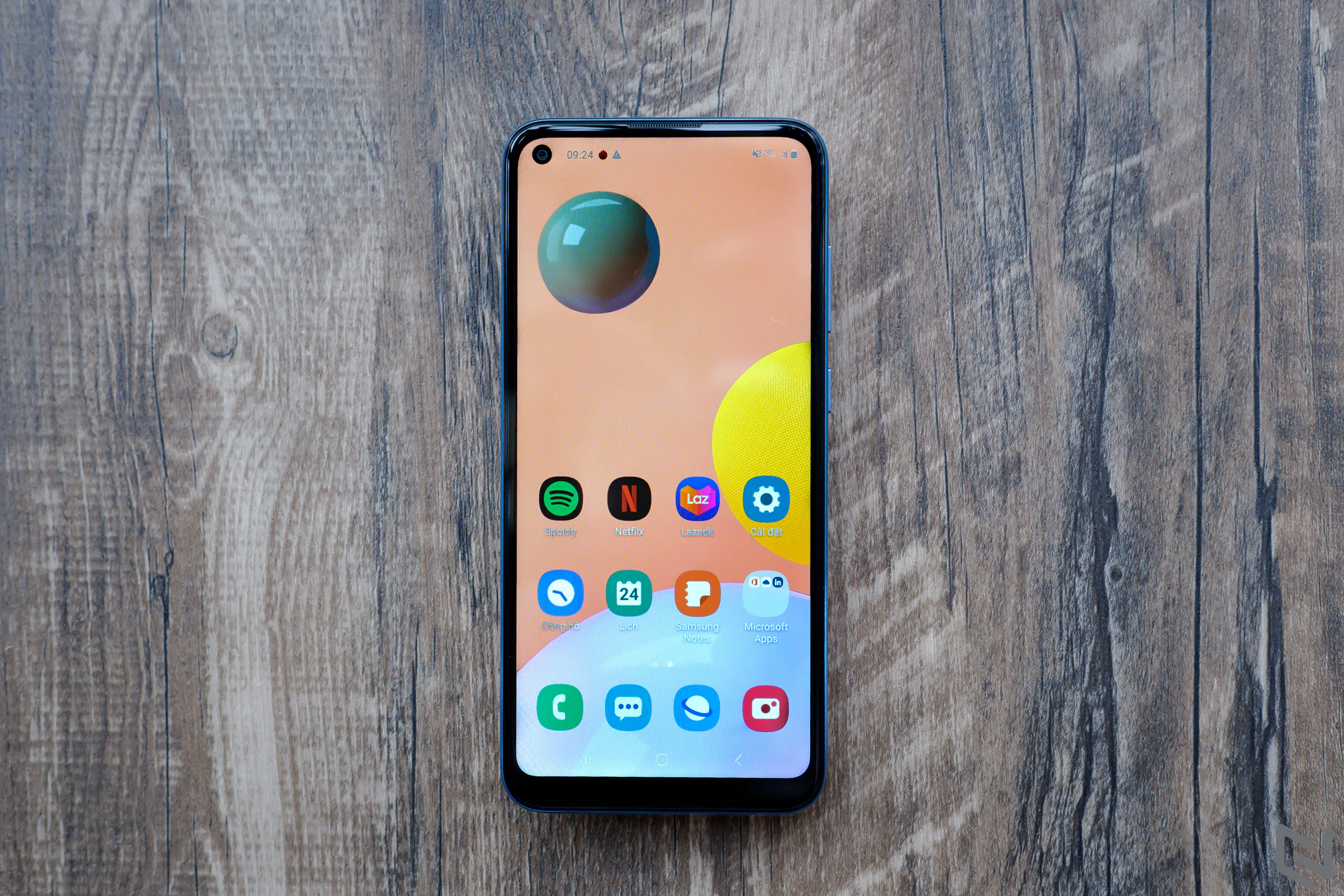 Trên tay Galaxy A11: Hội tụ những tinh hoa từ dòng Galaxy A với mức giá chưa tới 4 triệu