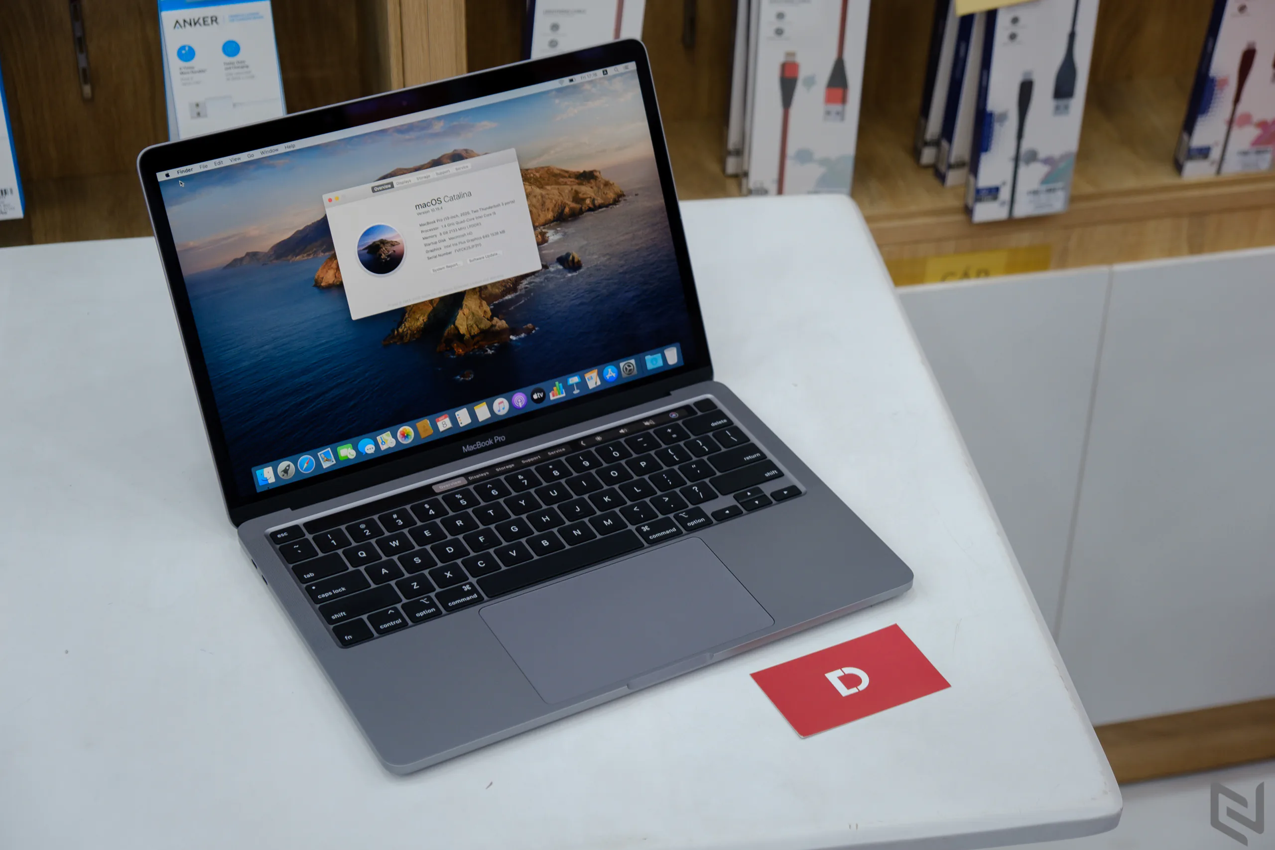 Trên tay MacBook Pro 2020 đầu tiên tại Việt Nam: Bàn phím mới, mạnh hơn, giá từ 34,979,000 VND