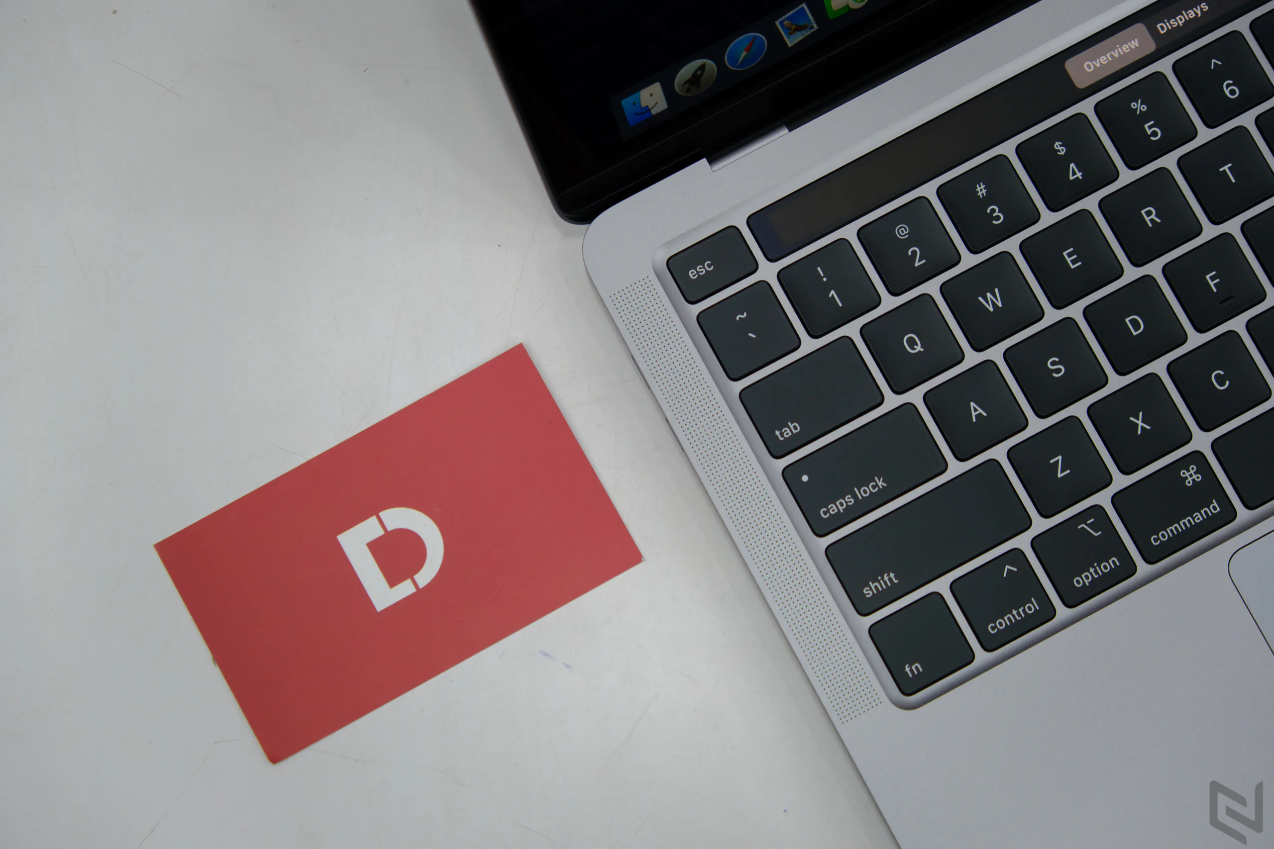 Trên tay MacBook Pro 2020 đầu tiên tại Việt Nam: Bàn phím mới, mạnh hơn, giá từ 34,979,000 VND