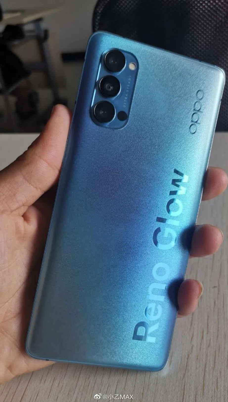 Lộ diện ảnh trên tay và cấu hình OPPO Reno4 và Reno4 Pro