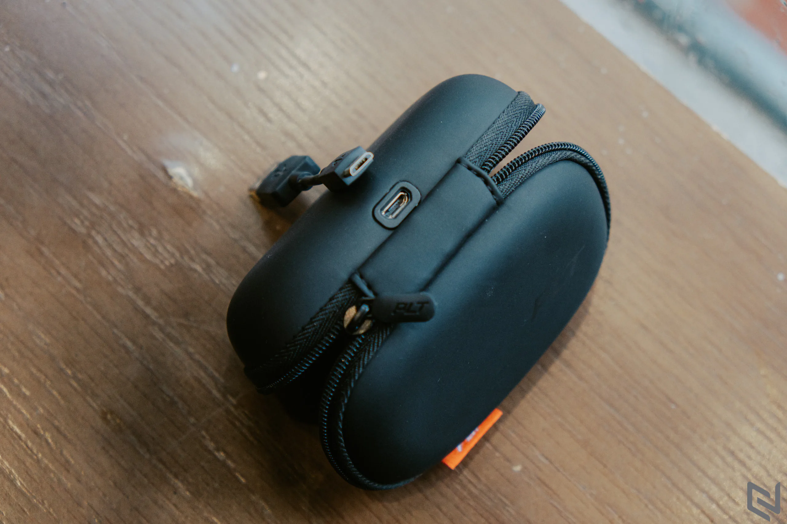 Trên tay tai nghe Plantronics BackBeat FIT 3100: Hoàn thiện tốt, bám tai chắc chắn và kháng nước IP57